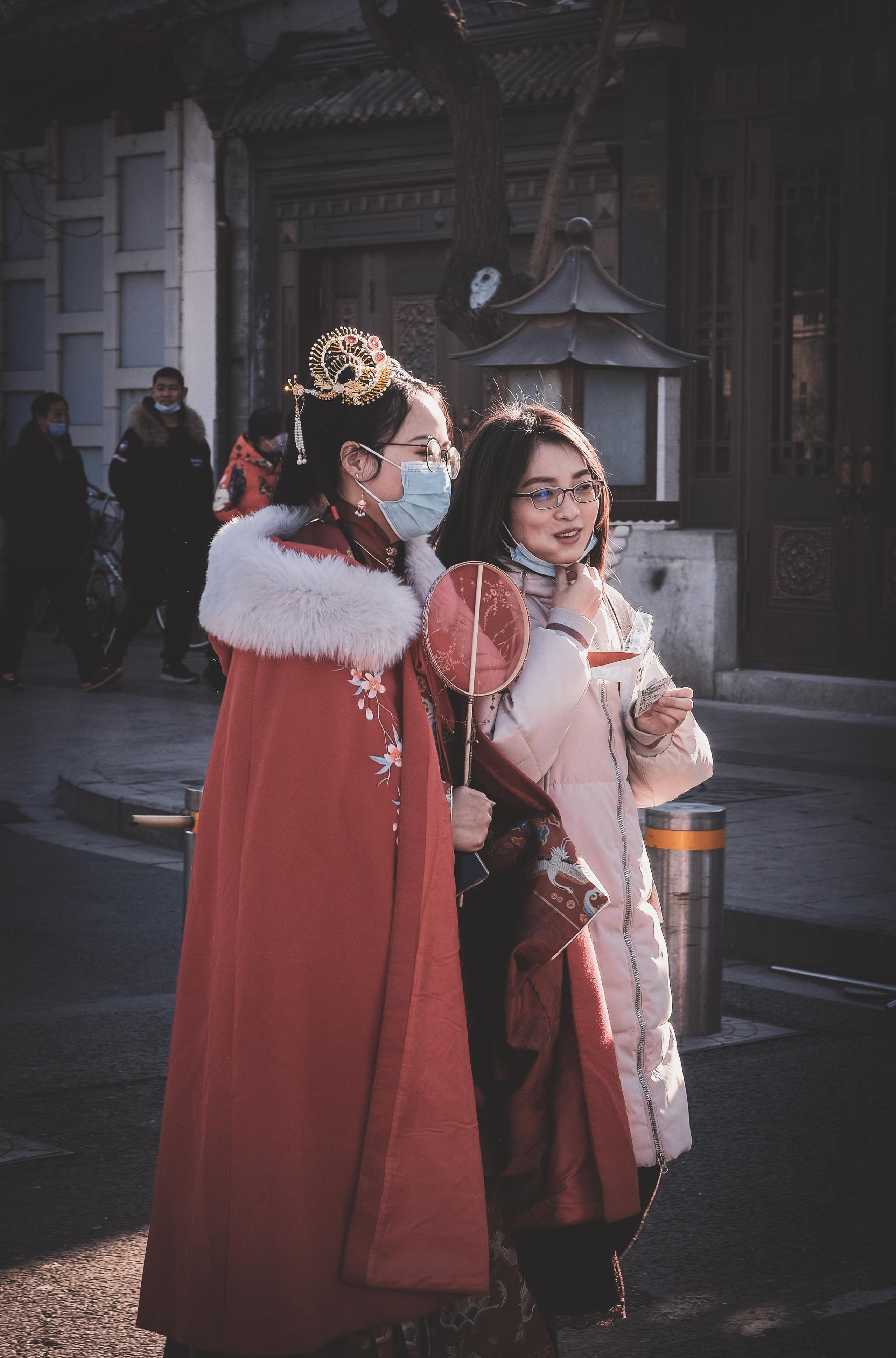 Chinese Traditional Outfits | Girls in traditional Chinese dresses | Beijing Street Photo | Inspiring Beijing Street Photography | China | 中国传统服饰 | 身着中国传统服饰的女孩 | 北京街照片| 鼓舞人心的北京街头摄影 | 中国