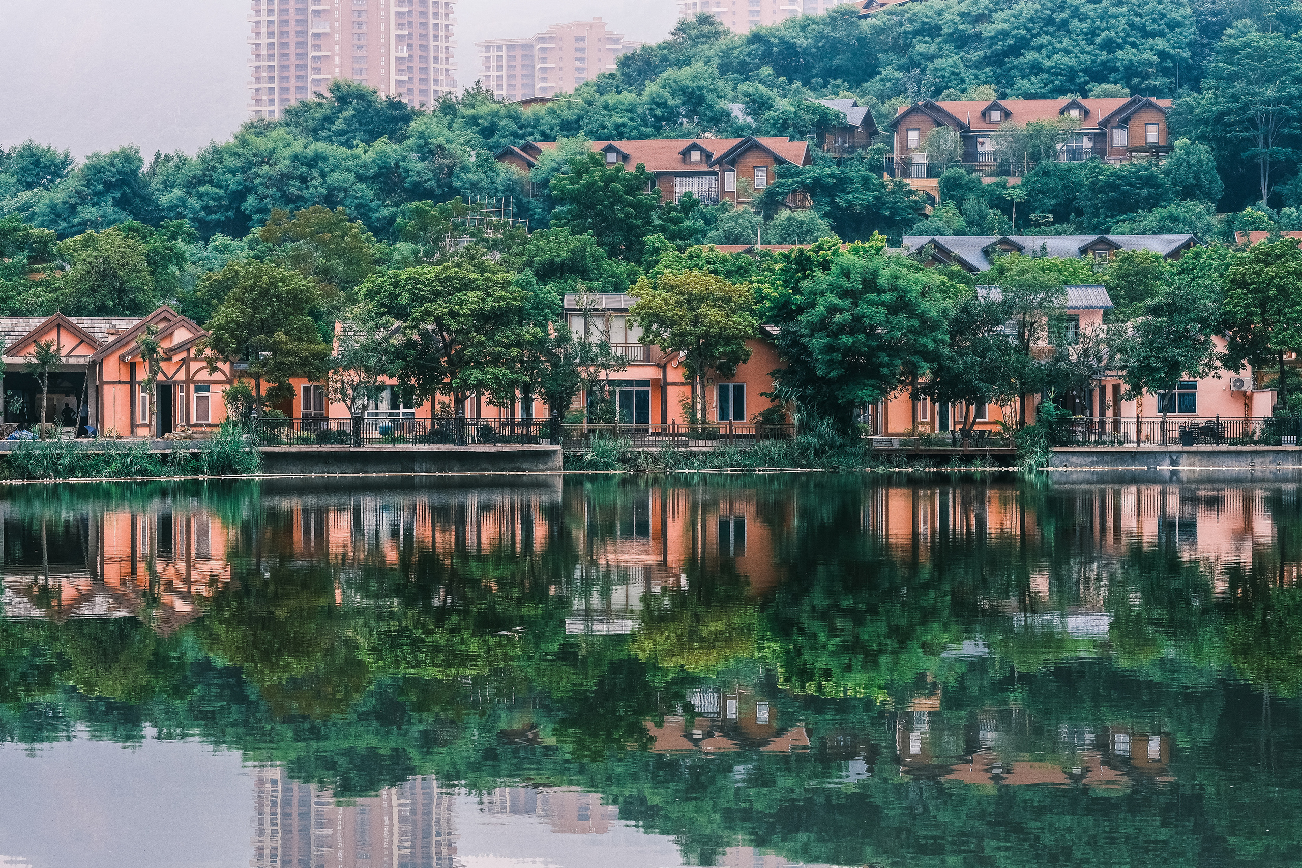 Reflection | Nature in Heyuan | Bavaria Resort in Heyuan | Bavaria Manor Villas Along The River | Heyuan City | 反思 | 河源自然 | 河源巴伐利亚度假村| 高分辨率照片| 沿河的巴伐利亚庄园别墅 | 河源市
