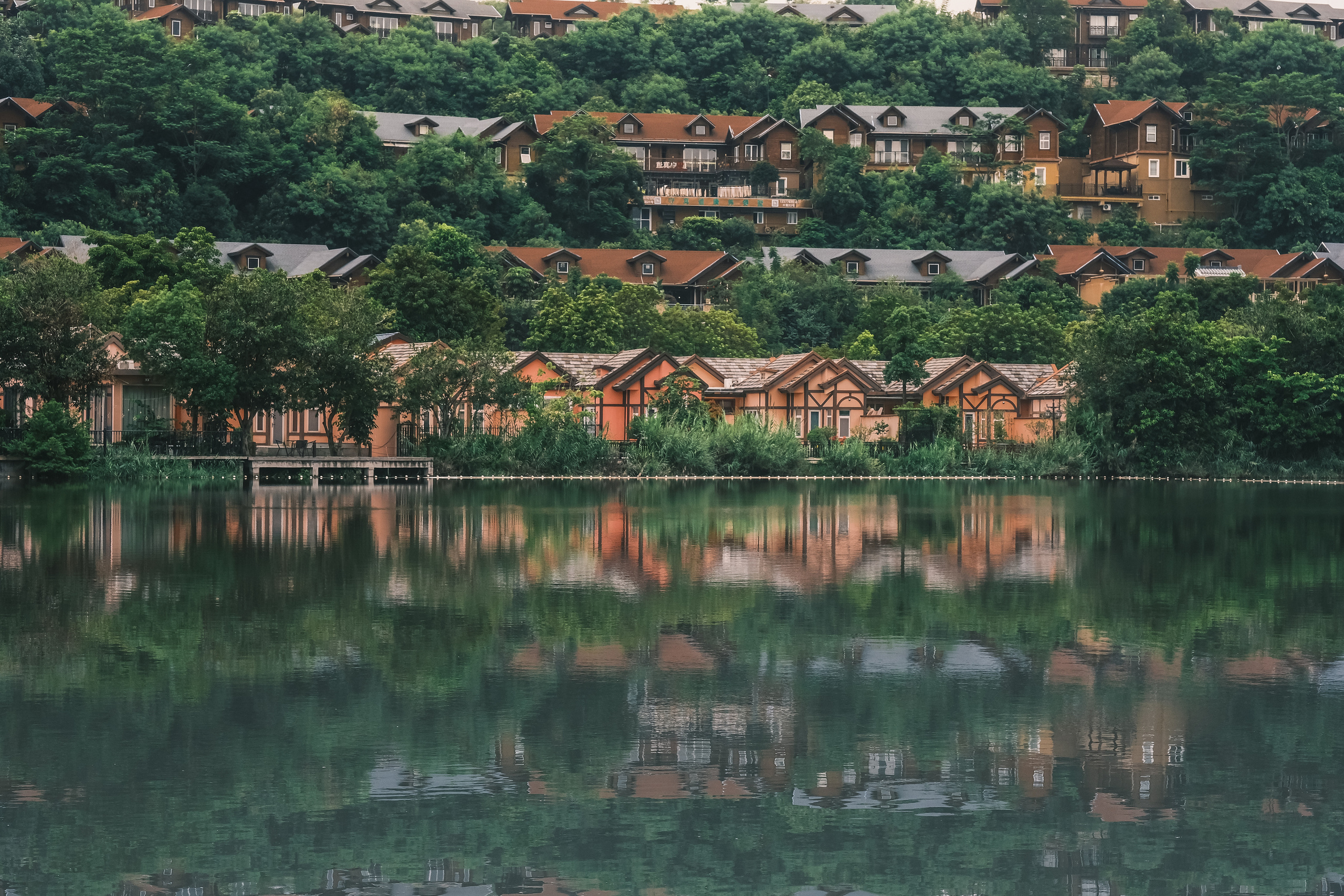 Reflection | Bavaria Resort in Heyuan | Bavaria Manor Villas Along The River | Heyuan City | 反思 | 河源巴伐利亚度假村| 高分辨率照片| 沿河的巴伐利亚庄园别墅| 河源市