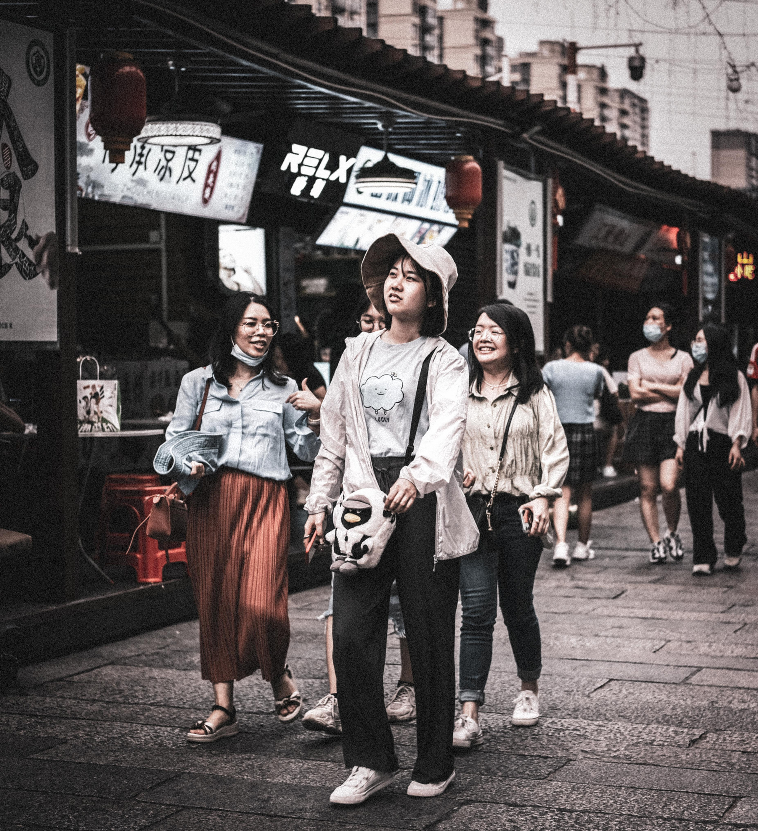 Walking | Chinese Girls In Guangzhou | People | Guangzhou Streets | 步行 | 中国女孩在广州 | 人 | 广州街头 | Guangzhou City Photos