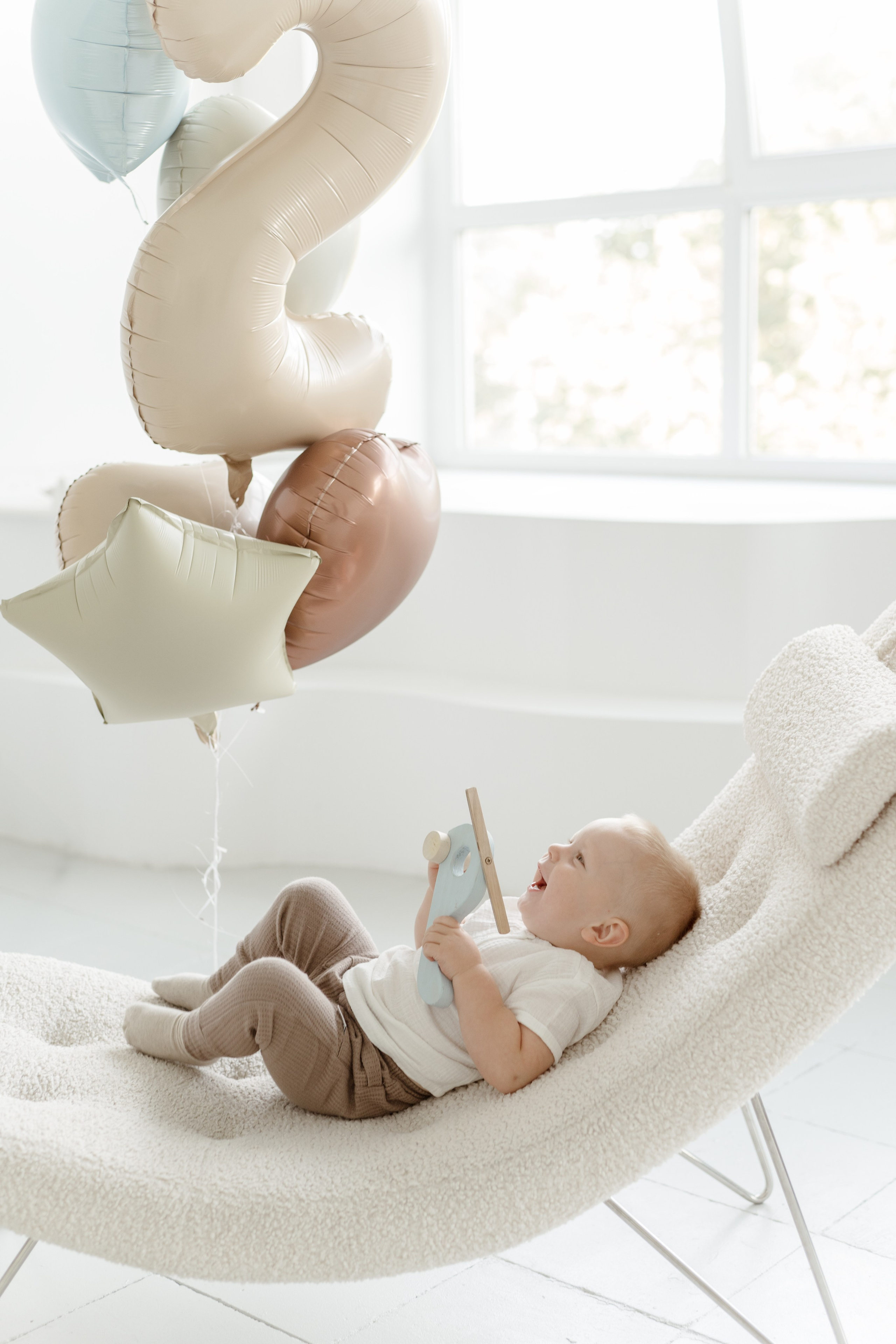 Sesja urodzinowa dziecięca. Fotograf Łódź - sesja ciążowa, noworodkowa, dziecięca. Studio w Łodzi