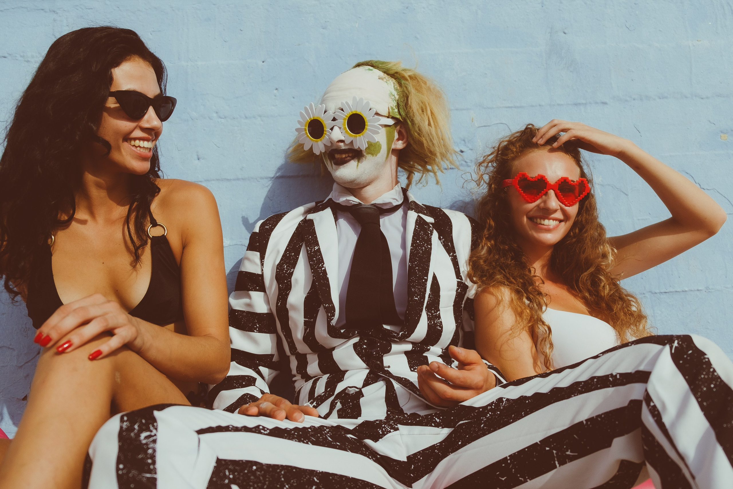 Beetlejuice на море: Экспериментальная фотосессия с цирковыми артистами — Фотограф Андрей Луковников