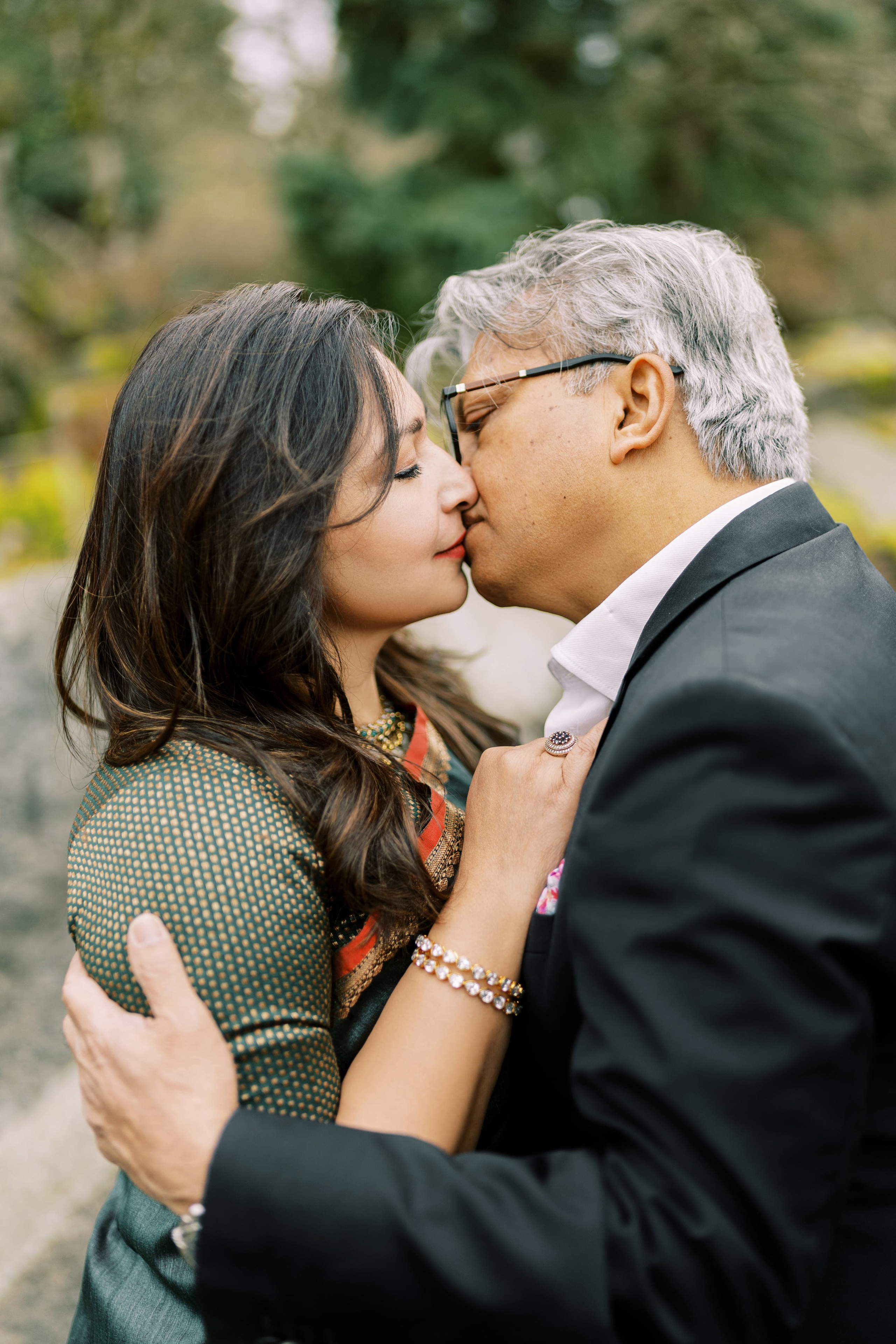 Family photoshoot at Bellevue Botanical Garden. March 2024. EVAN ARISTOV WEDDING PHOTOGRAPHY — Seattle Wedding Photographer