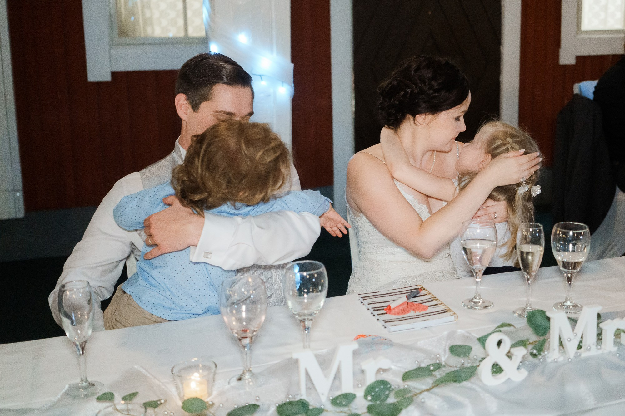 Häävalokuvaaja Helsingissä – Studiohappymoment | Romanttisia hetkiä