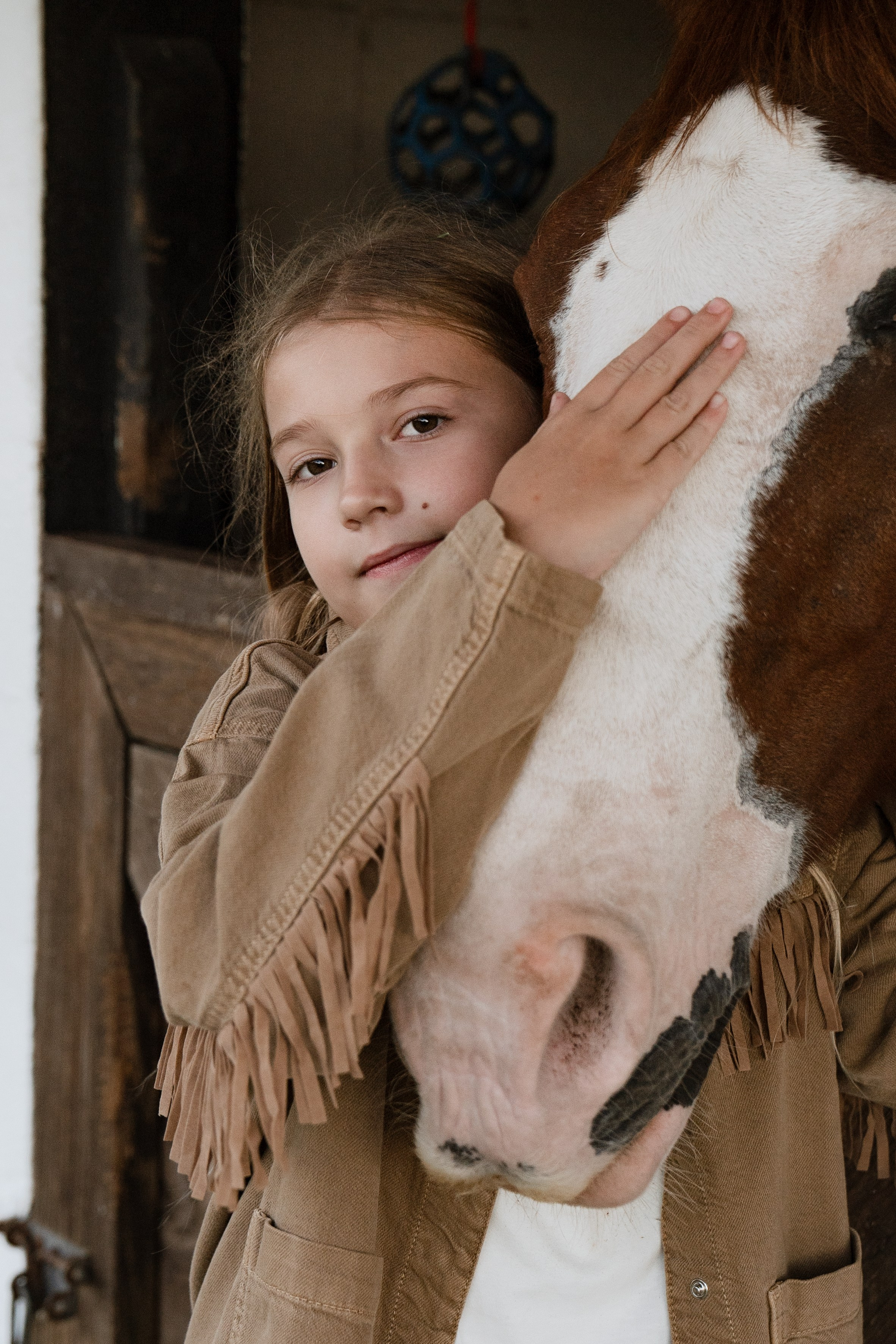 Family photo session at Stables. Https://the-photo-way.wfolio.pro