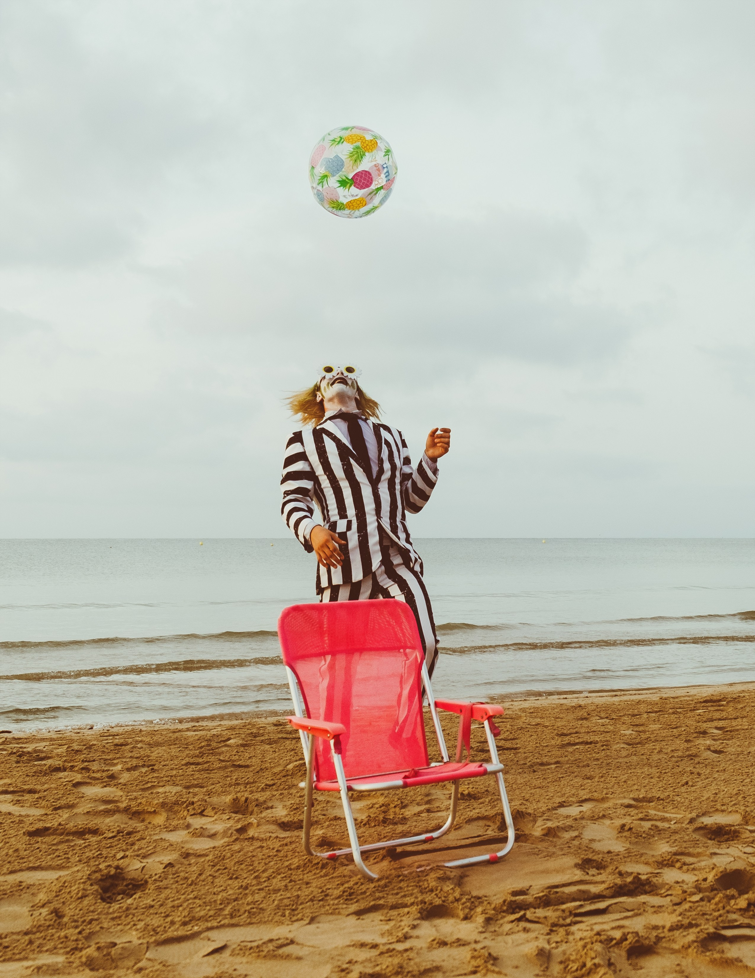 Beetlejuice на море: Экспериментальная фотосессия с цирковыми артистами — Фотограф Андрей Луковников