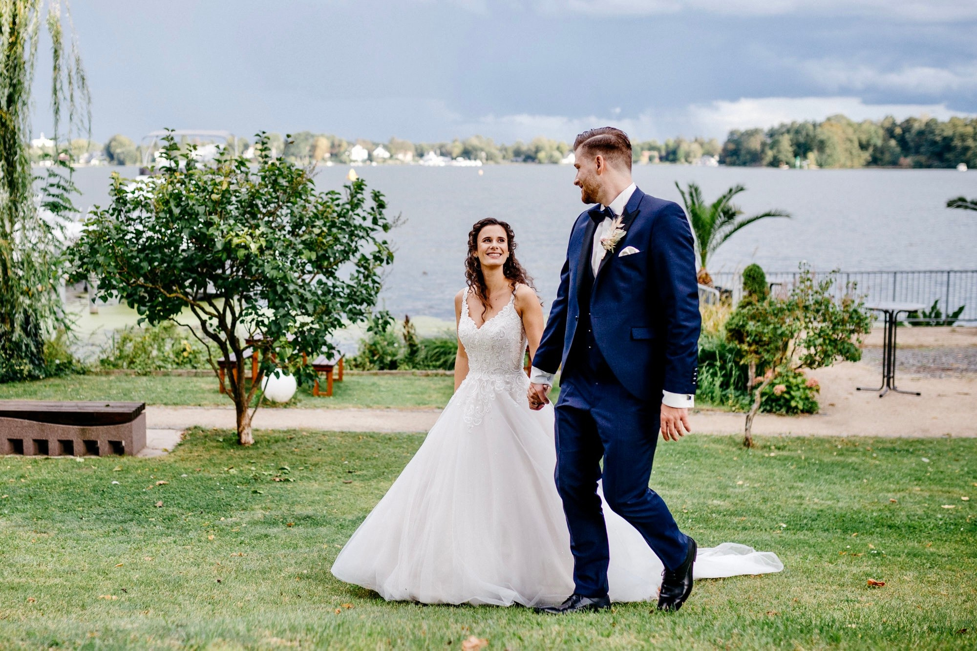 Hochzeit im malerischen Dämeritzseehotel. Hochzeitsfotografie in Berlin Nataliia Schütze