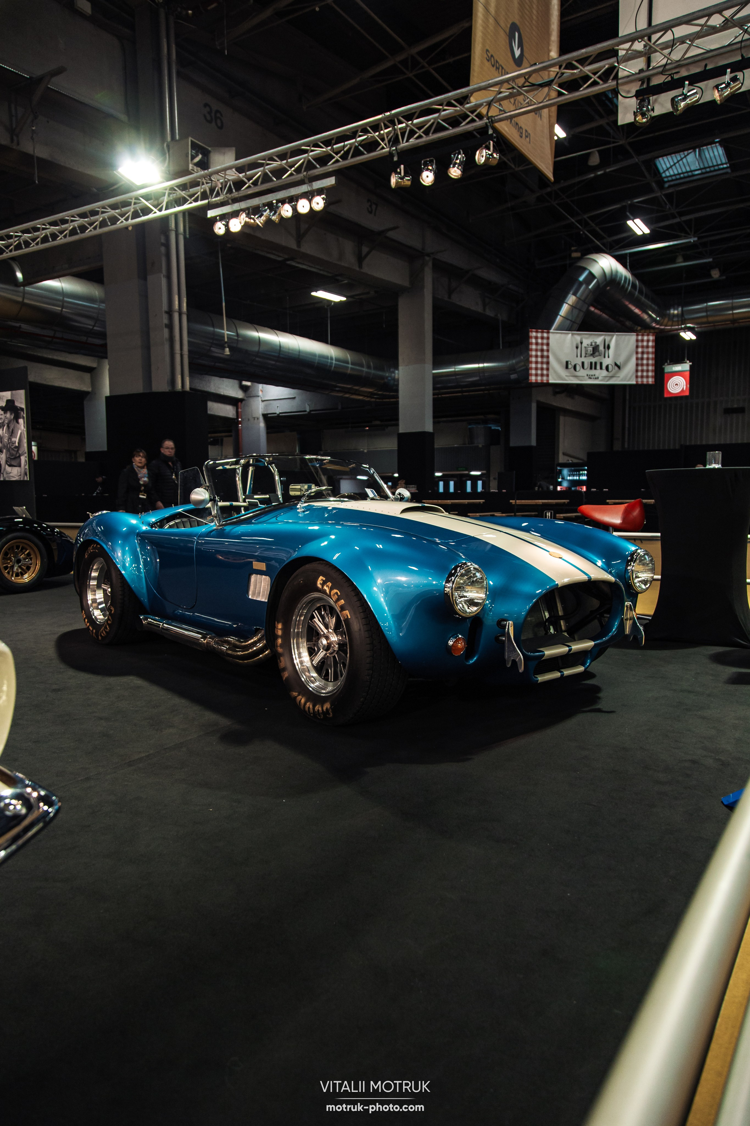 Retromobile 2023. Photographe de voitures à Paris — Vitalii Motruk