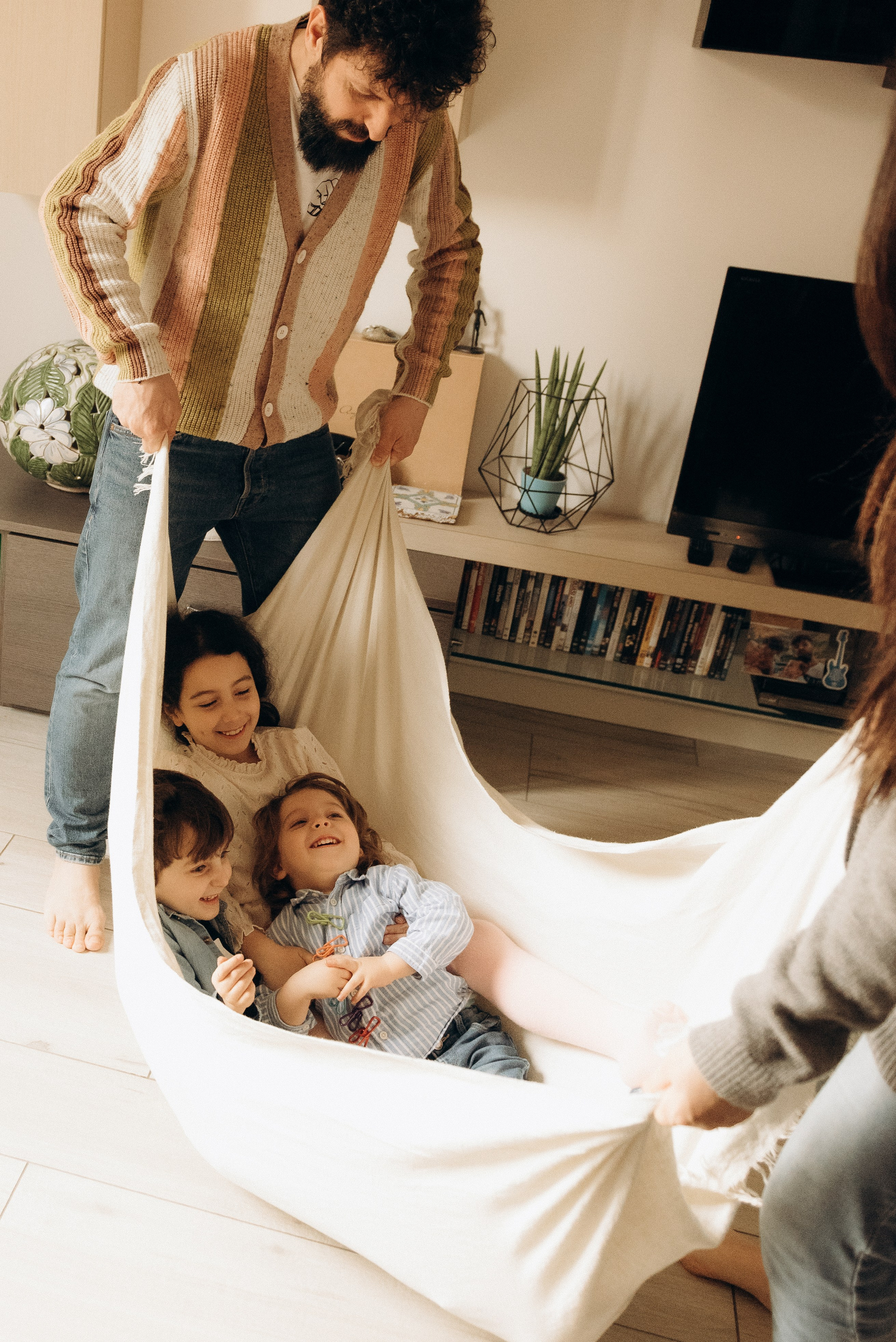 Best photographer in Milan for private inhouse photo session. Family photoshooting and portraits