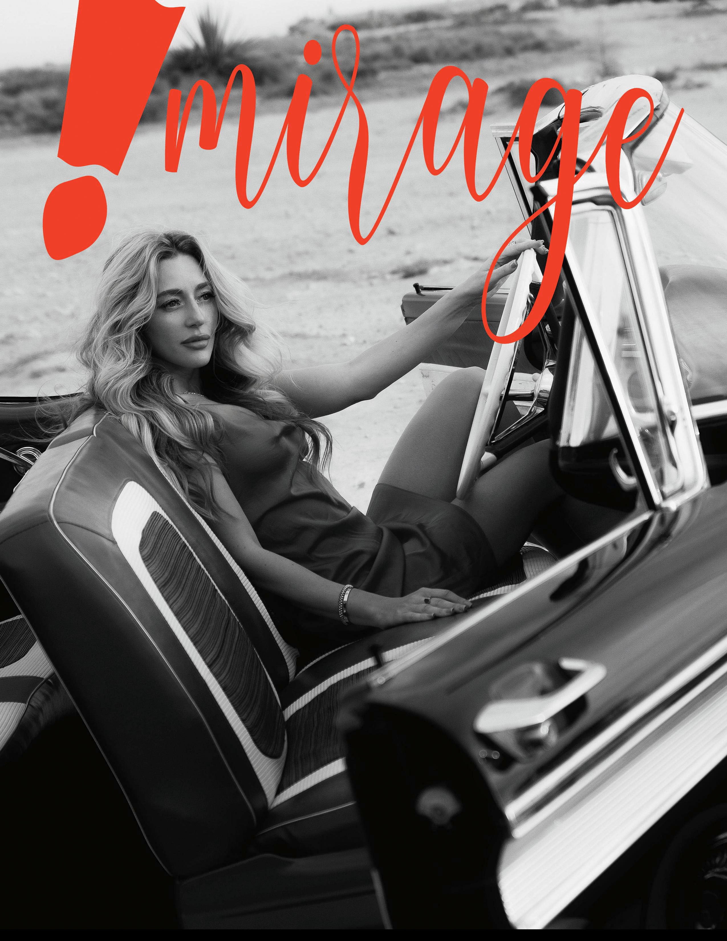 Элегантная съемка у моря с ретро автомобилем в Торревьехе, Аликанте