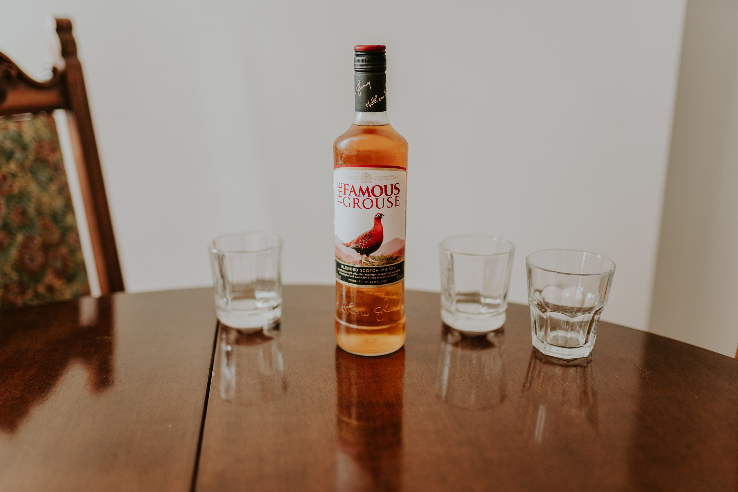 Dwór Wierzbno: plenerowy ślub pod wierzbą. Karkowskafoto - fotografia miłości