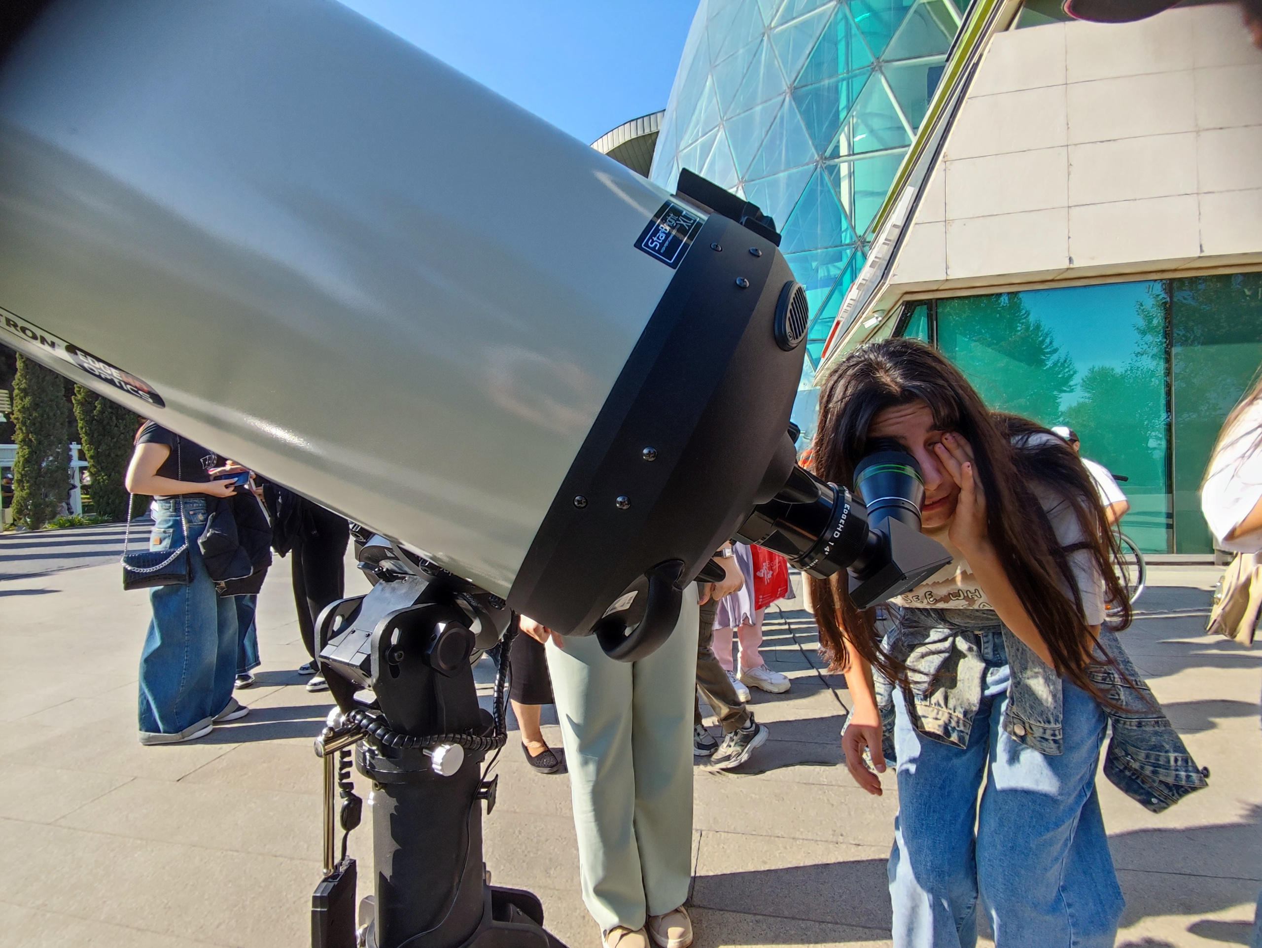 100 saat Astronomiya: Günəşin teleskopla müşahidəsi. Həvəskar Astronomlar Cəmiyyəti — Astronomy.az