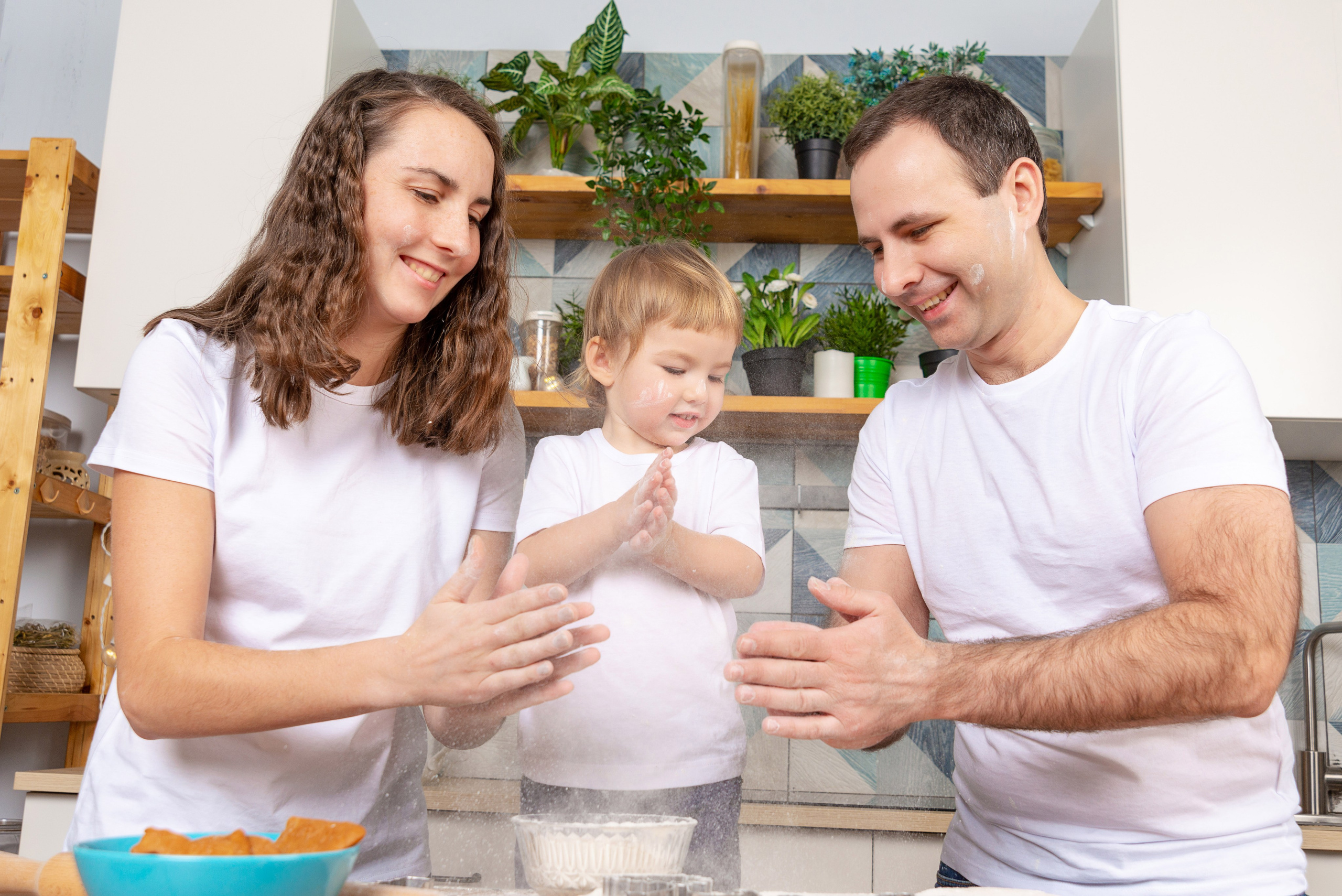 Семейная фотосессия в студии с кухонной зоной. FOTÓGRAFO MÉXICO QUINTANA ROO