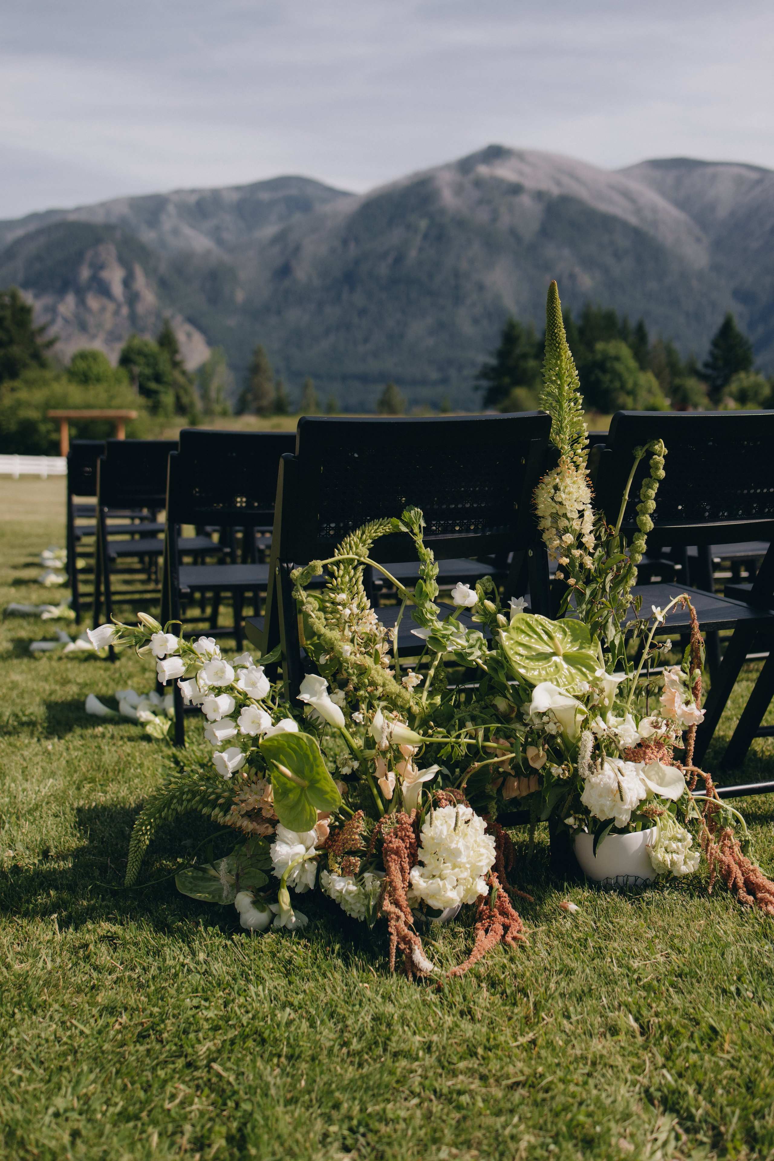 Wedding Shelby & Riley | Columbia River Gorge, WA | Georgy Shishkin Photography Photography. Portland Wedding Photographer | Authentic PNW Love Stories
