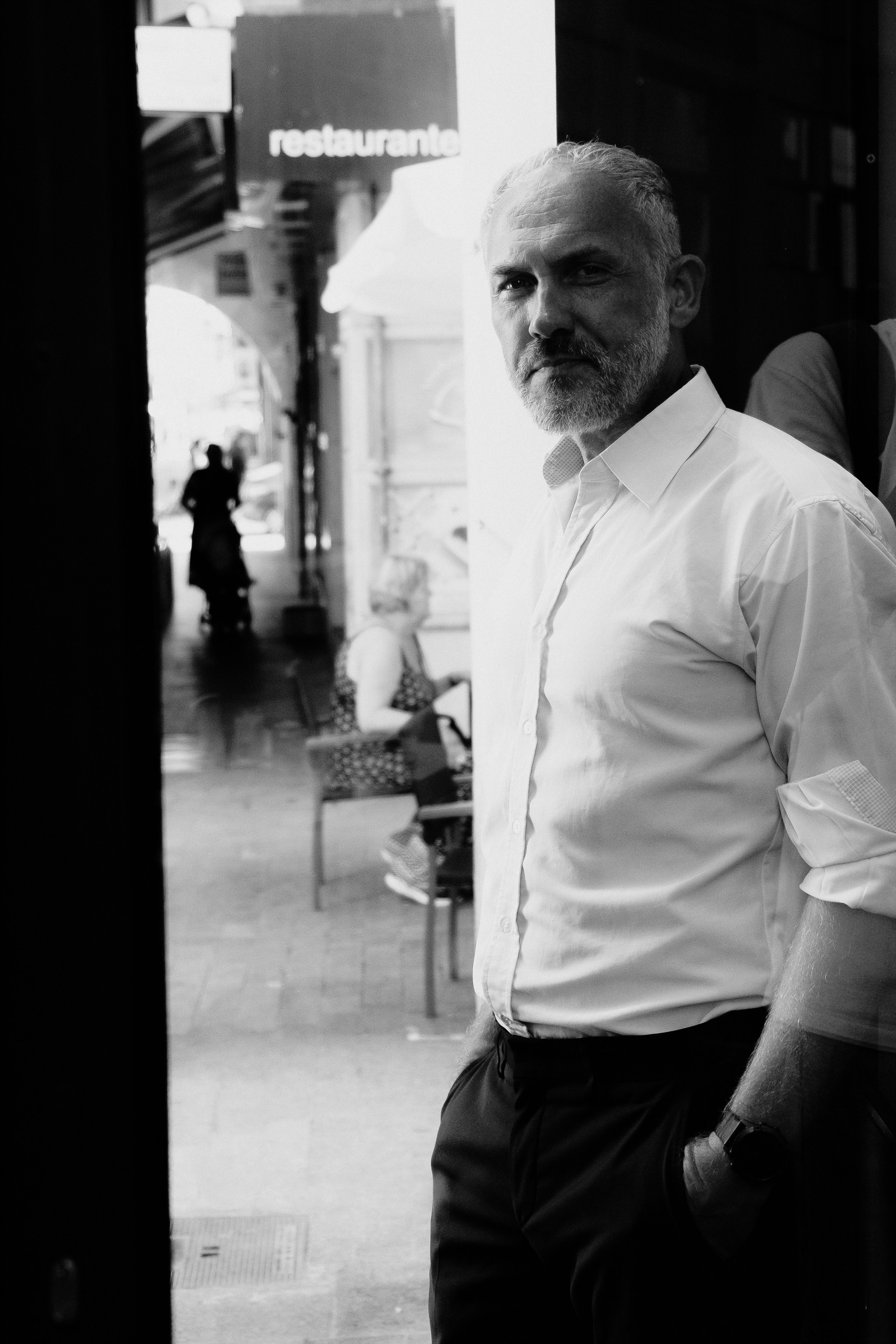 Портретная фотосессия музыканта Robert Skarsbakk в старом городе Аликанте для обложки альбома — Фотограф Андрей Луковников