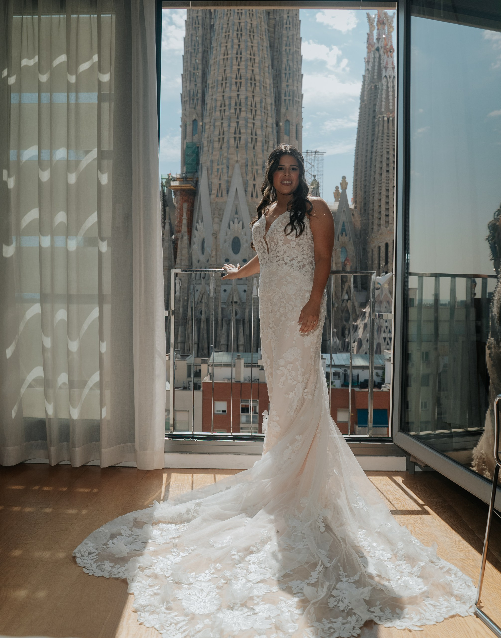 DiaFoto Barcelona Wedding Photoshoot | Barcelona Wedding Photographer. DiaFoto — Wow Photographer in Barcelona | Premium Barcelona Photoshoot Experience