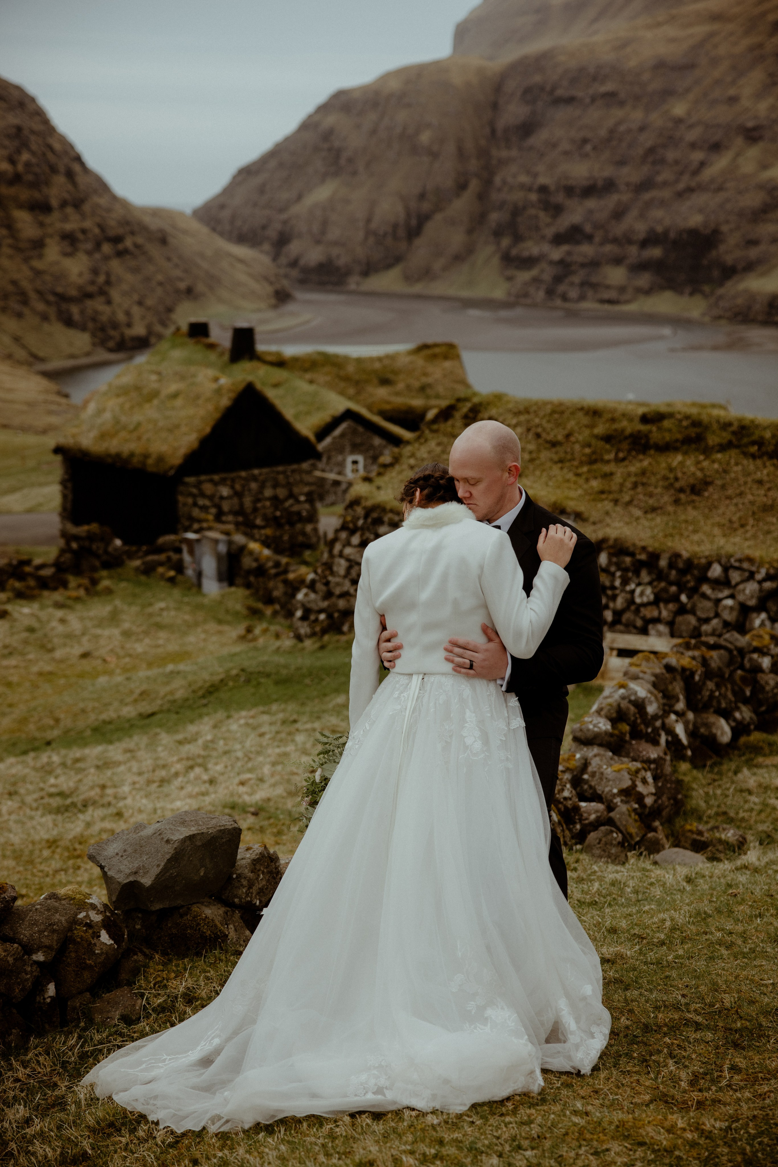 Faroe Islands elopement | Adventure wedding in Faroe Islands. Iceland elopement photographer & videographer