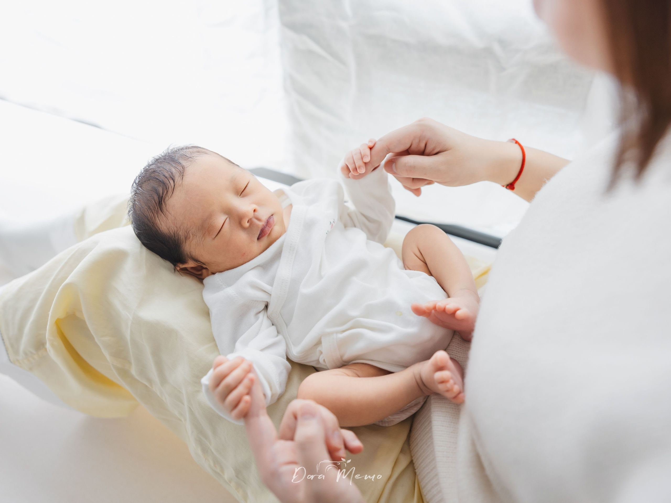A Newborn at Home — Shanghai Family Photographer Documentary Session