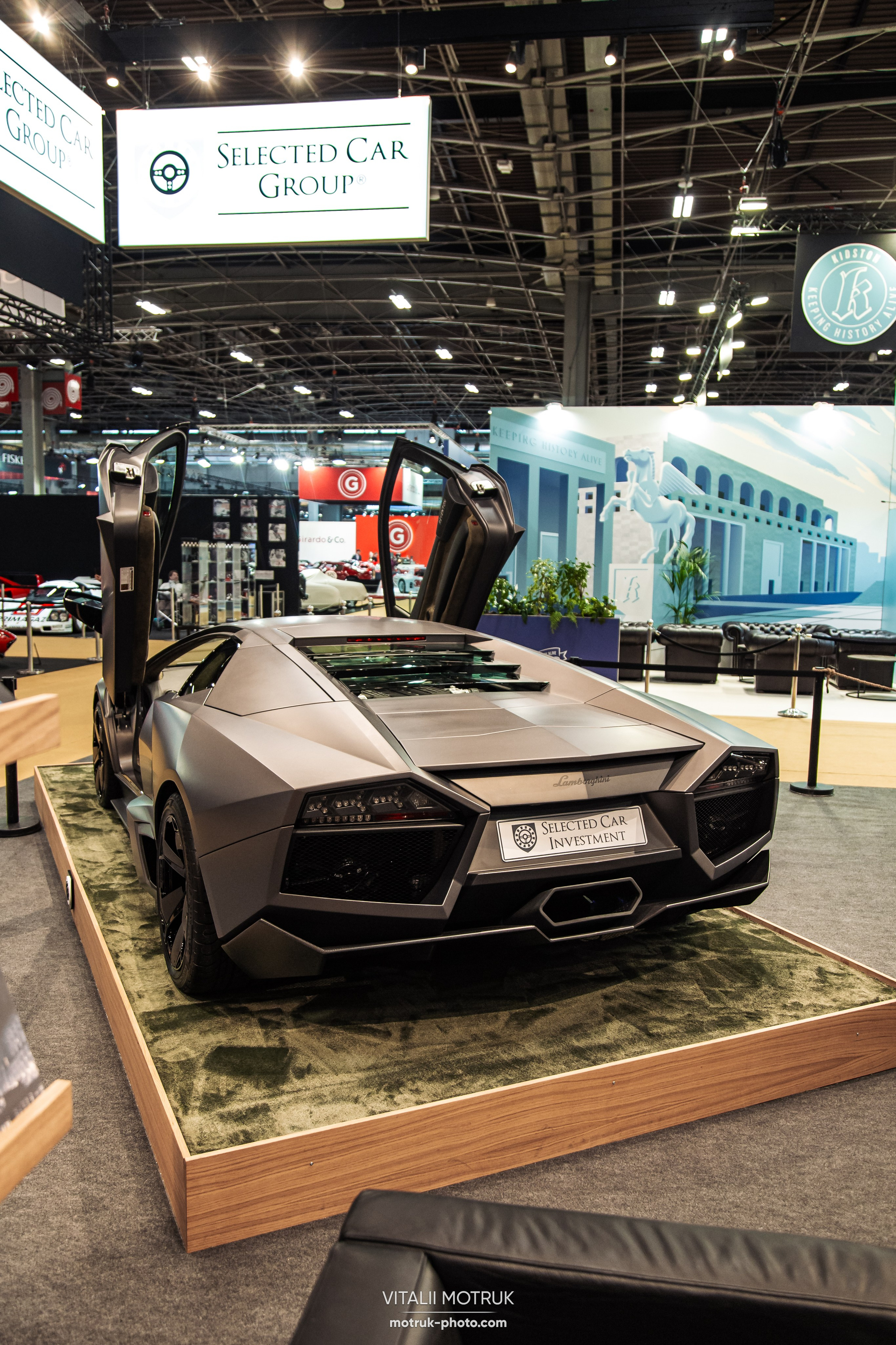 Retromobile 2023. Photographe de voitures à Paris — Vitalii Motruk