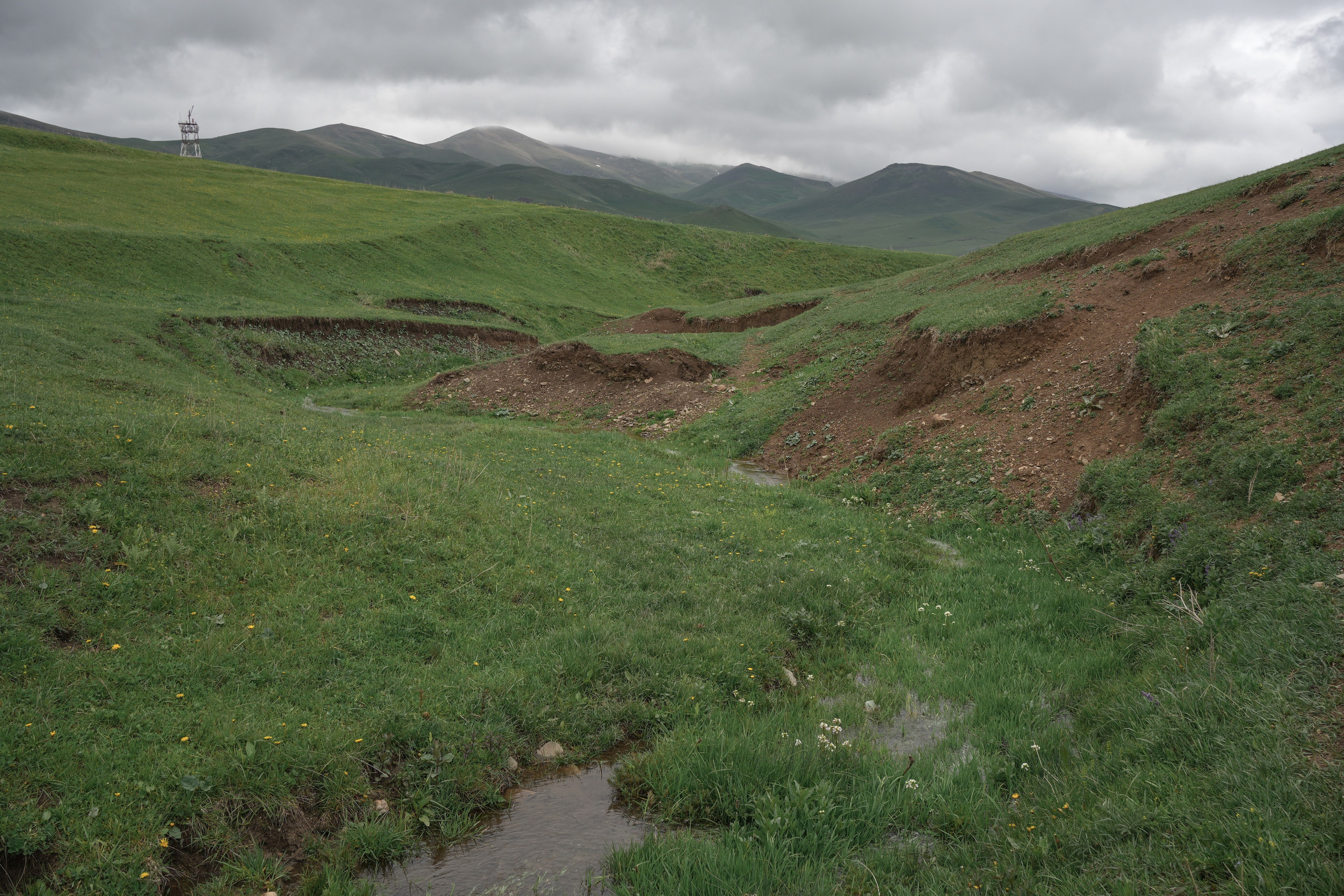 Landscapes of Chambarak. Villagers point to the mountains when talking about borders.