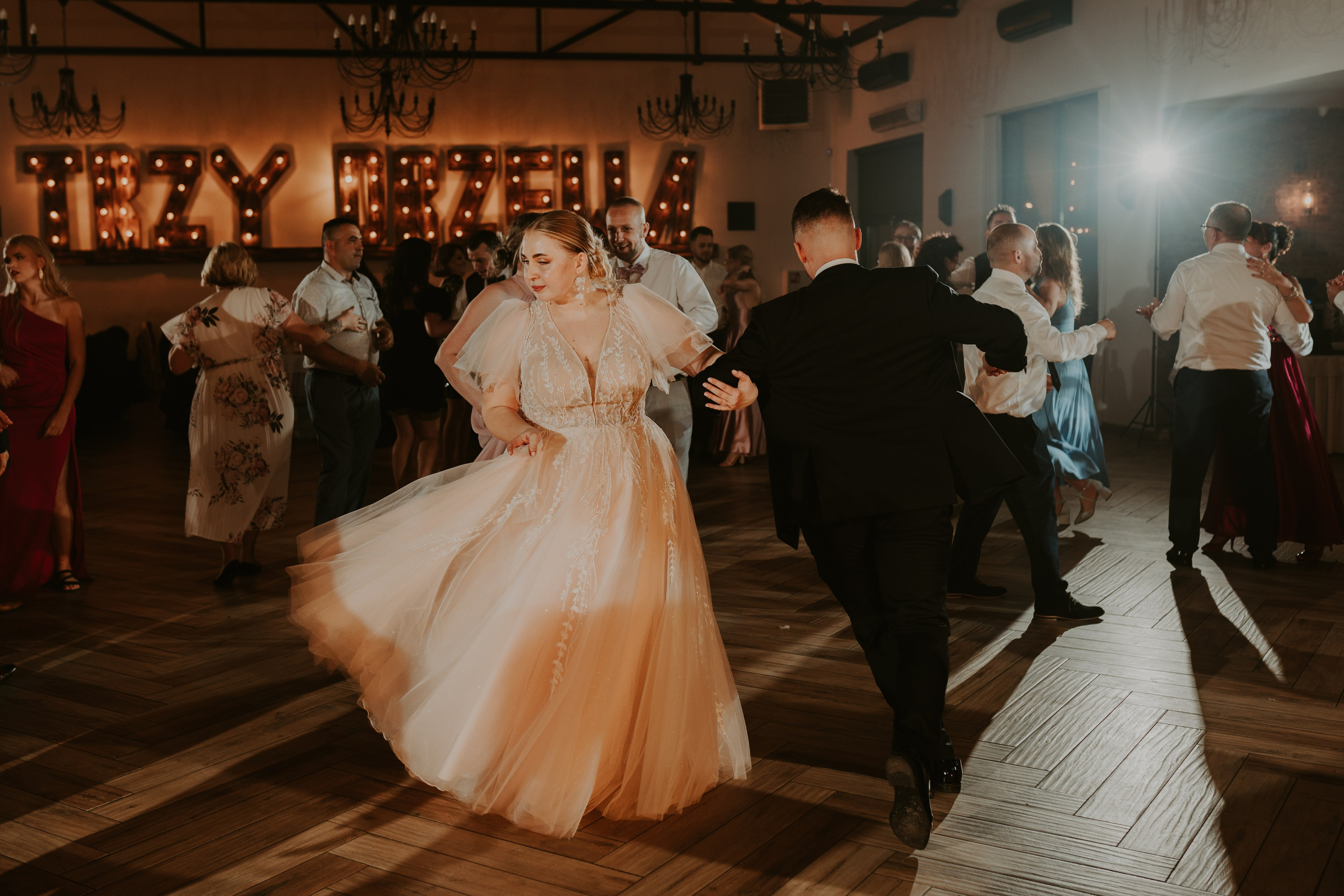 Trzy Drzewa: wspaniała uroczystość Wiktorii i Kamila. Karkowskafoto - fotografia miłości