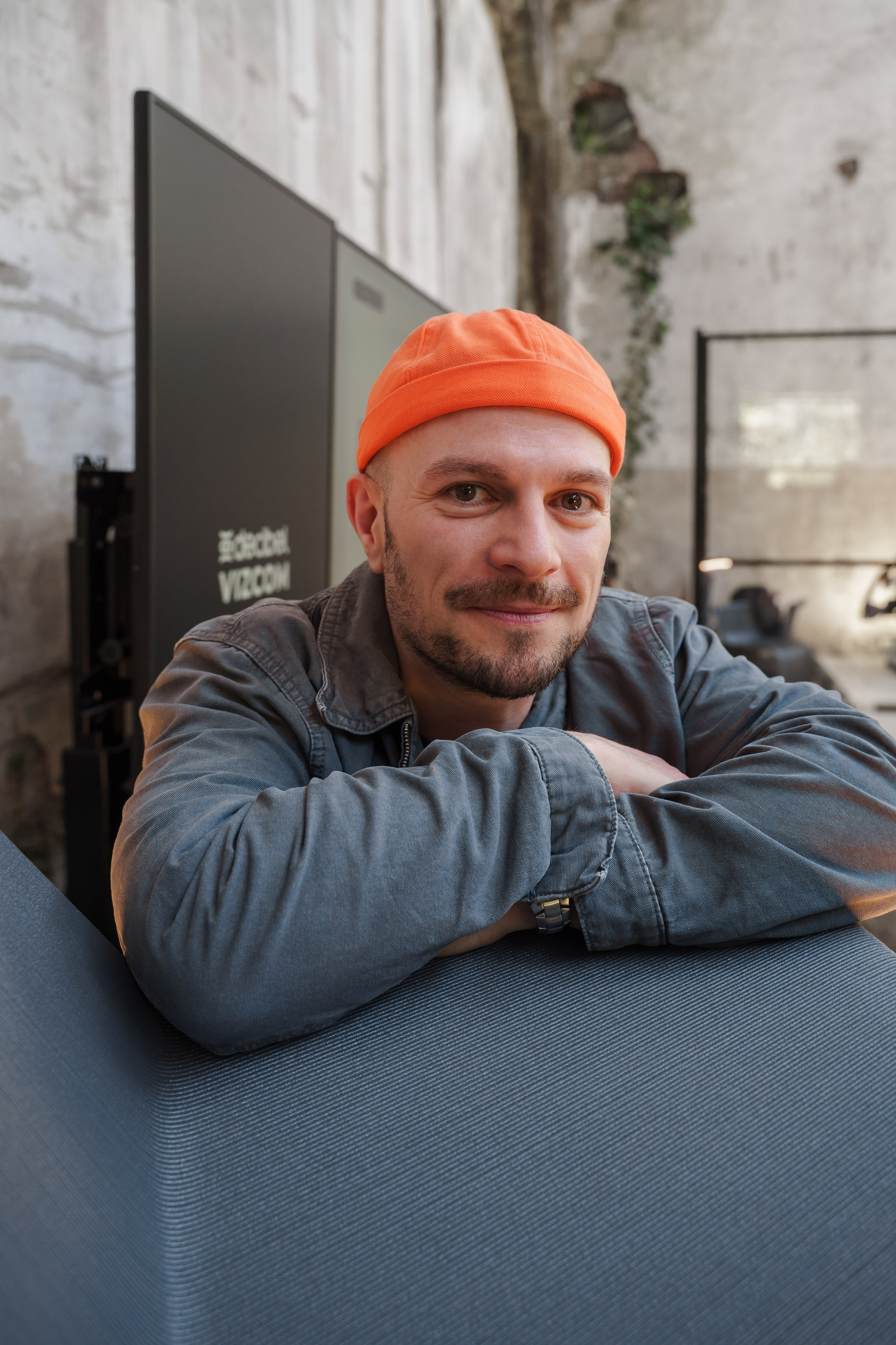 Vizcom. Dmitrii Shmatov — High-End Portrait & Fashion Photographer in Milan