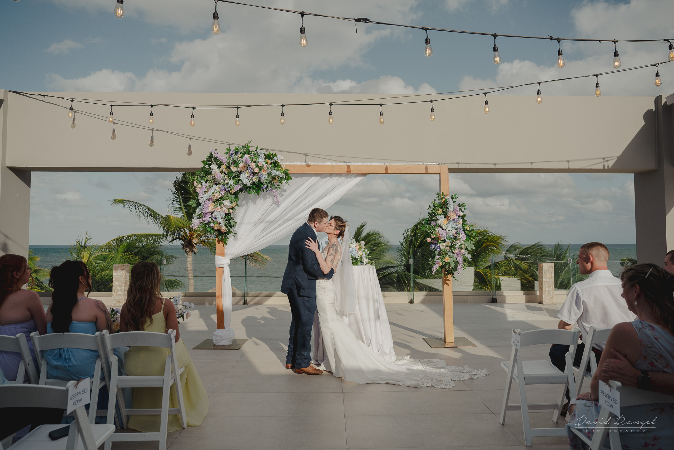 Danielle and Joshua’s sneak peek wedding. Destination wedding photographer based in Cancun and Riviera Maya with service worldwide