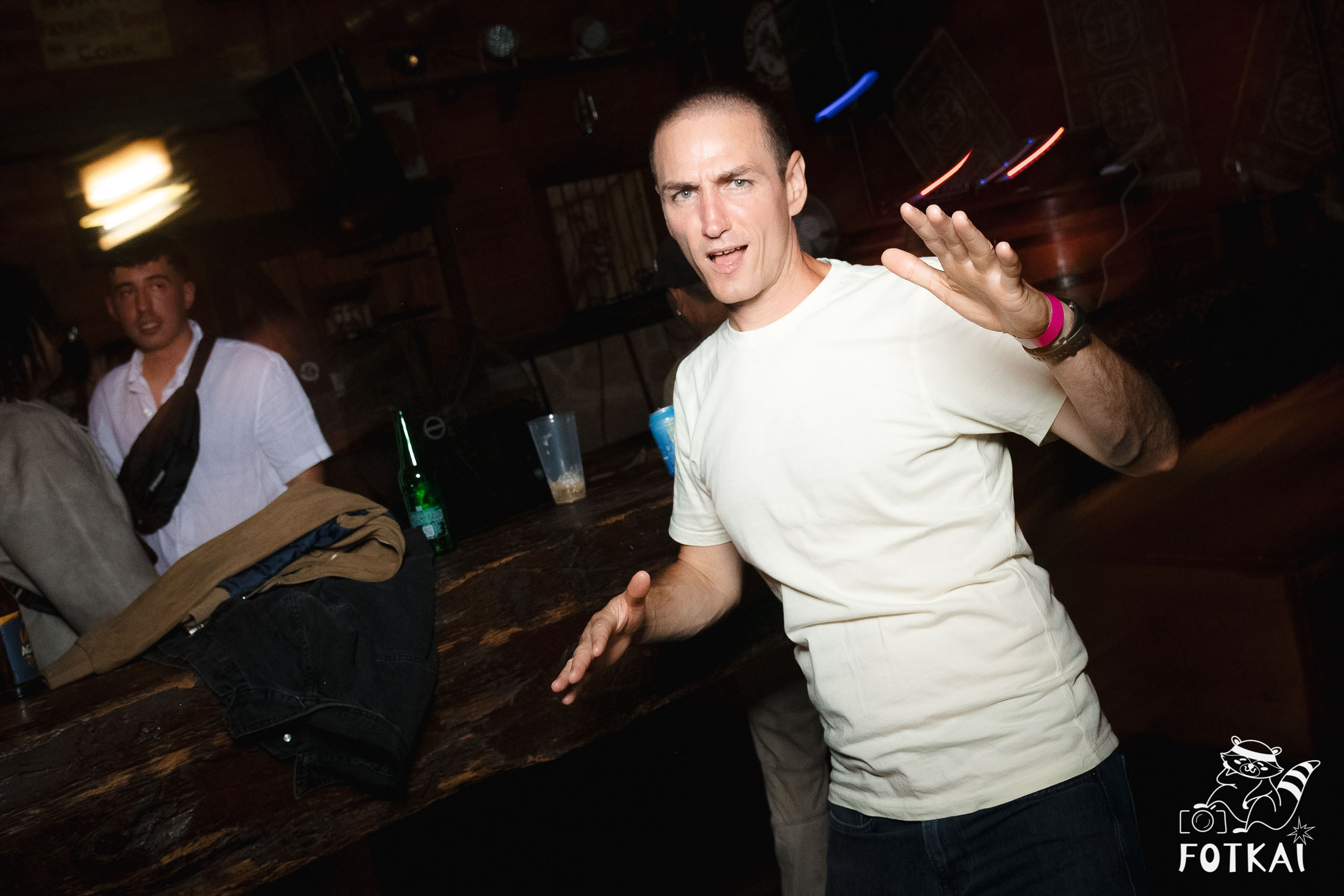 Fiesta Víspera de Festivo en El Paso Rock Bar – Hip Hop Old School | Reportaje fotográfico 08.10.2025 | FOTKAI