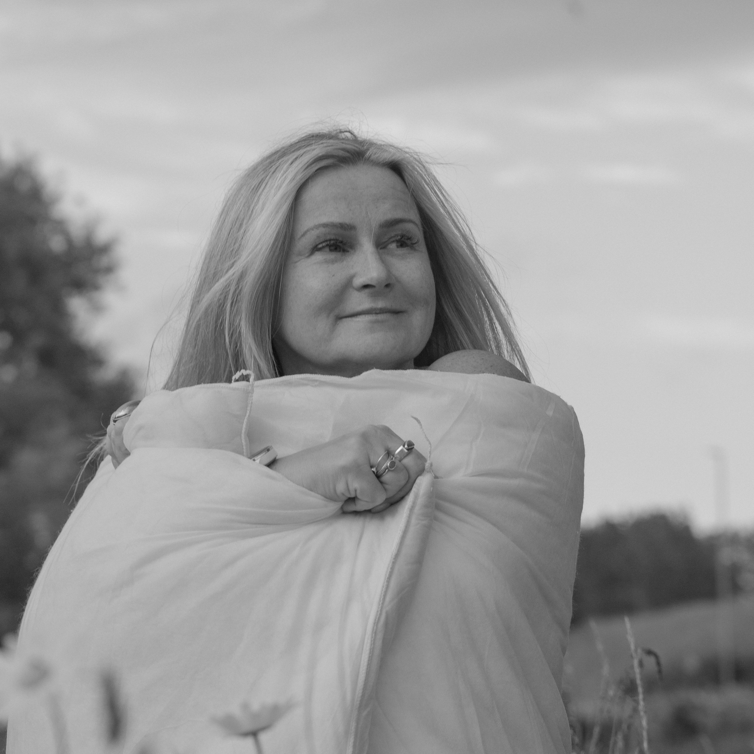 Cocooning: Wrap Yourself Session | Intimate Therapeutic Photography. Natalja Poplavska — Visual artist, Photographer, East Sussex, London