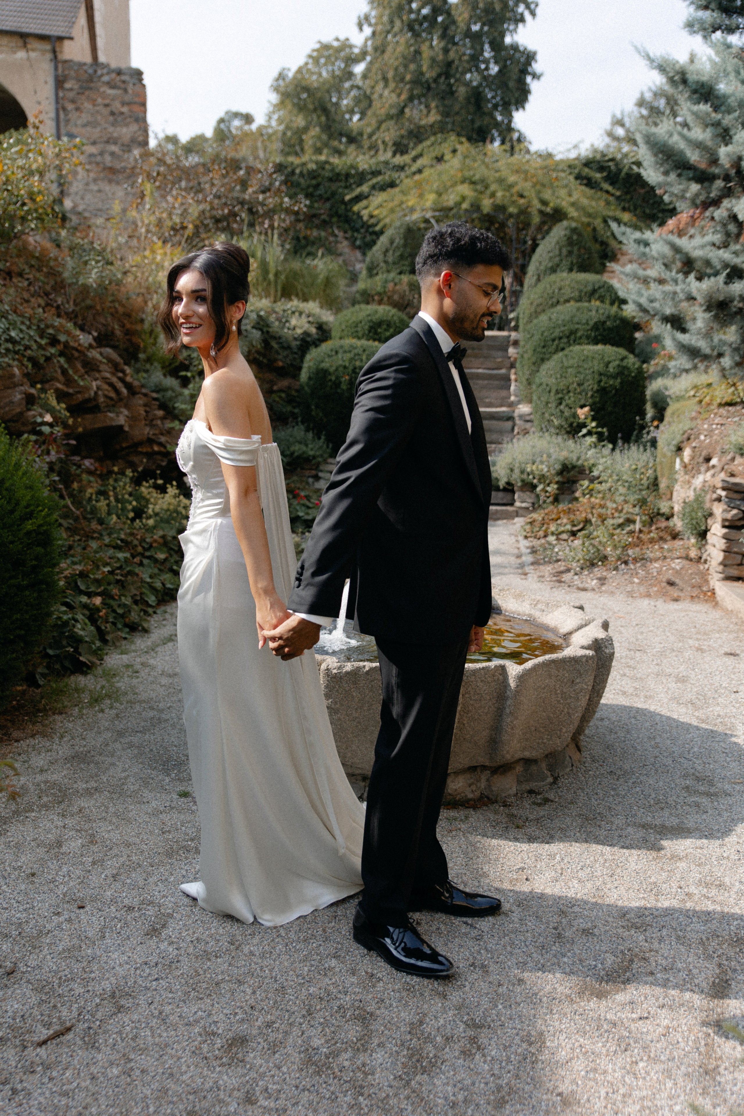 Elegant Castle Wedding in Austria | Alwin & Ruth’s Fairytale Celebration. Wedding photographer and videographer based in Timisoara, Romania