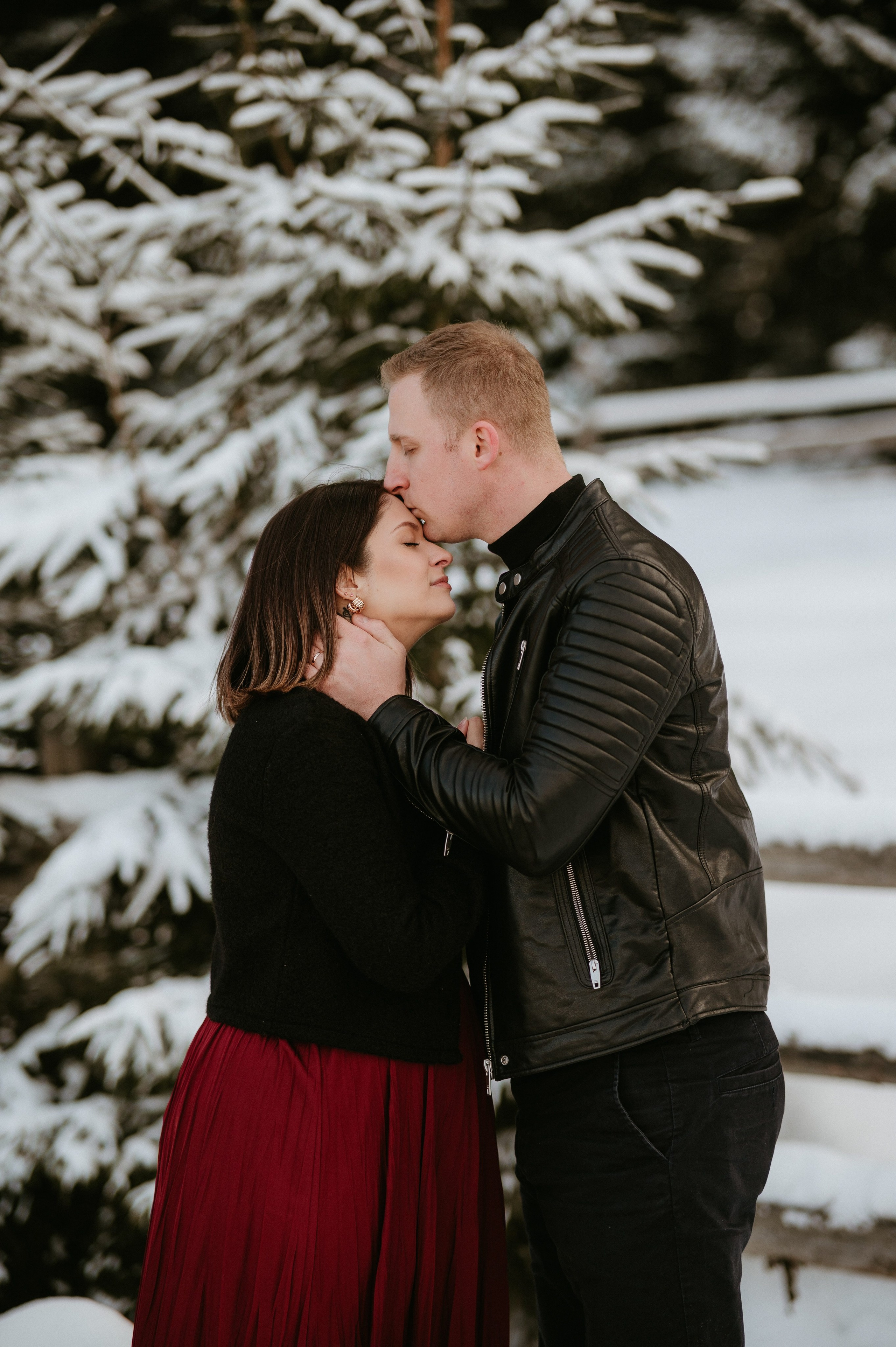 Ședință Foto de Familie la Munte – Fotografii de Iarnă în Lupcina. Valentin Melen - fotograf de nunta 🤍