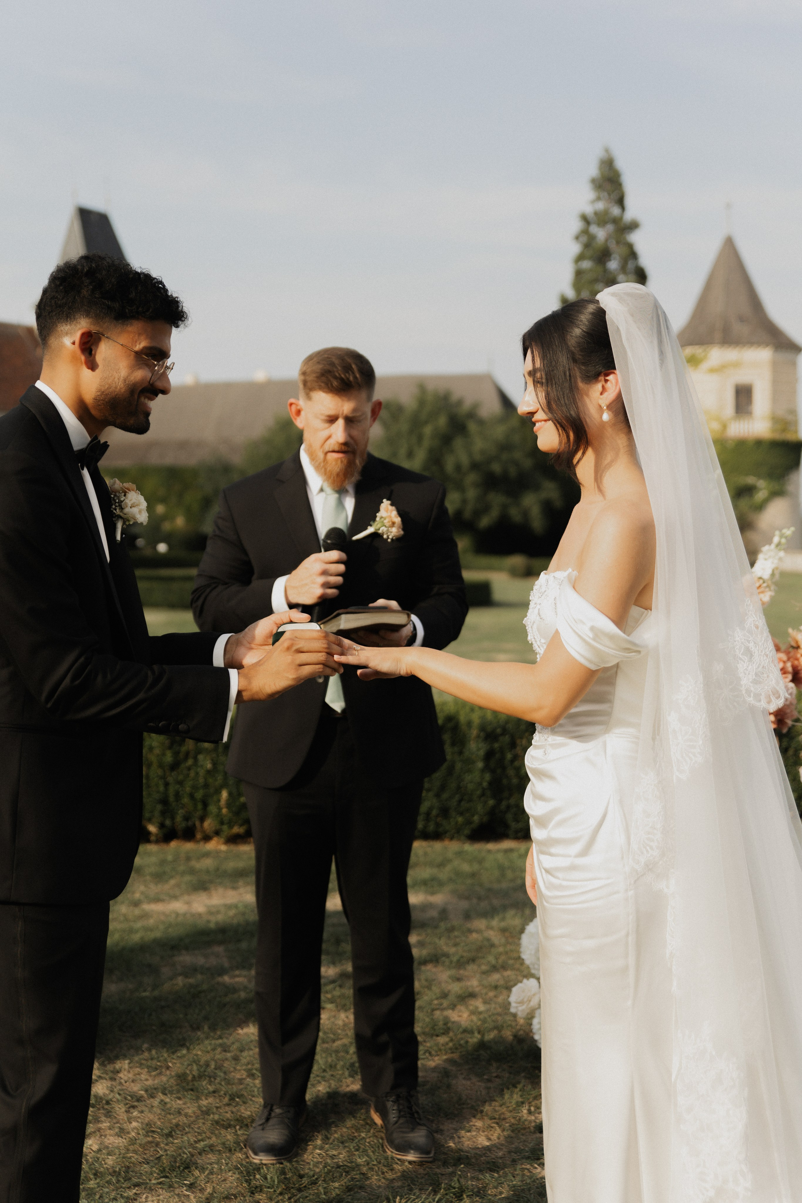 Elegant Castle Wedding in Austria | Alwin & Ruth’s Fairytale Celebration. Wedding photographer and videographer based in Timisoara, Romania
