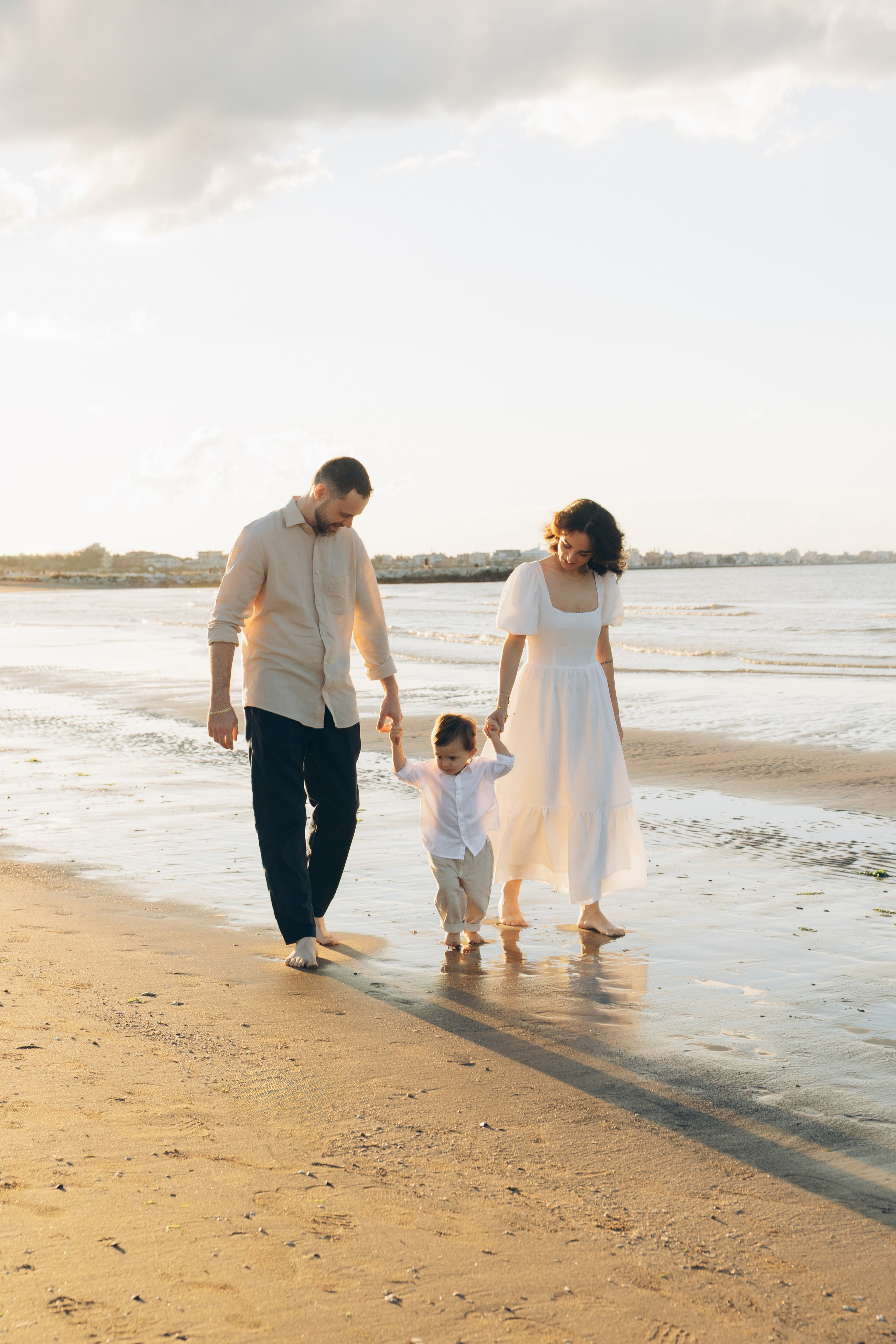 Passeggiata in famiglia lungo la costa adriatica a Cesenatico.