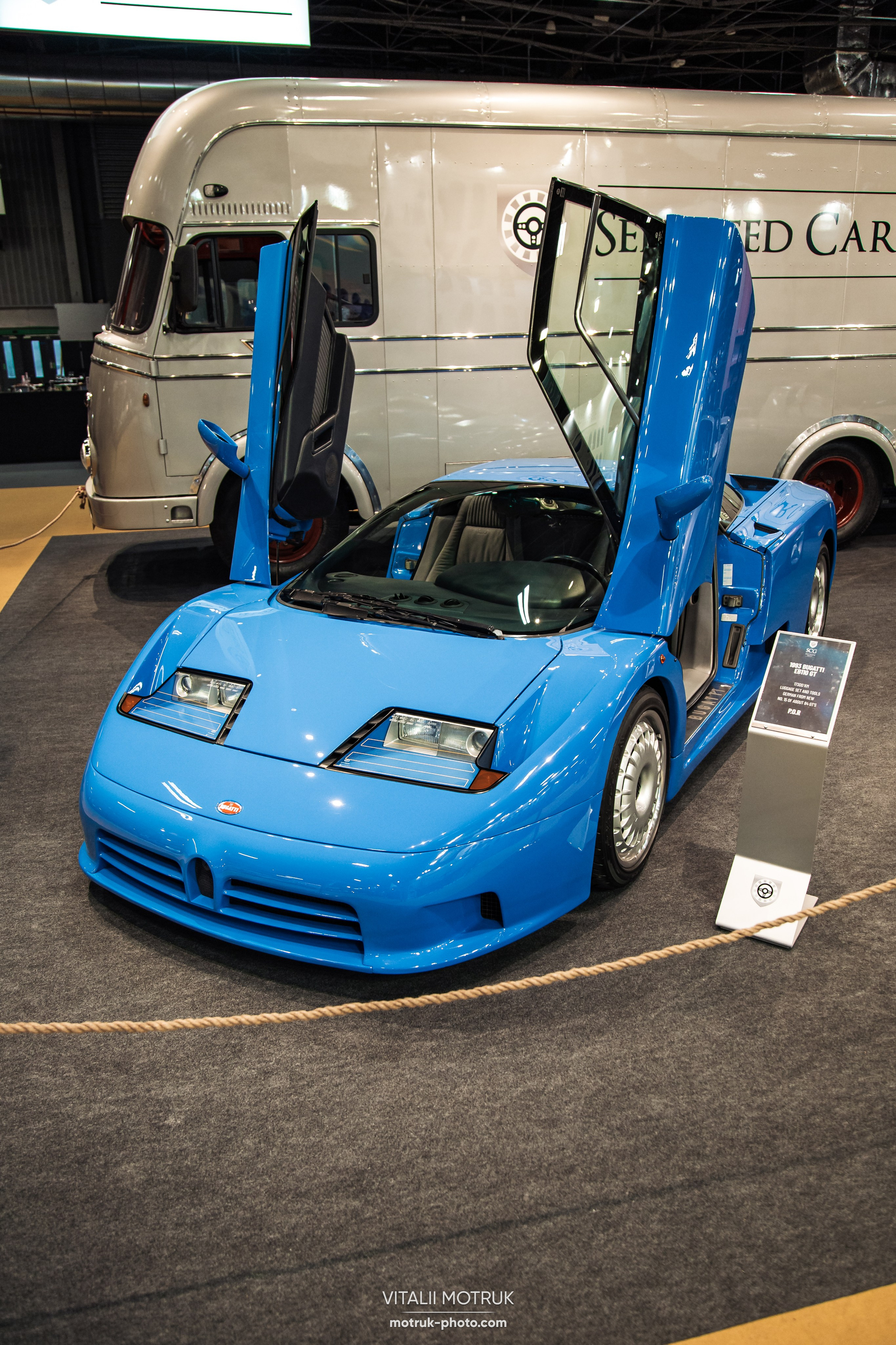 Retromobile 2023. Photographe de voitures à Paris — Vitalii Motruk