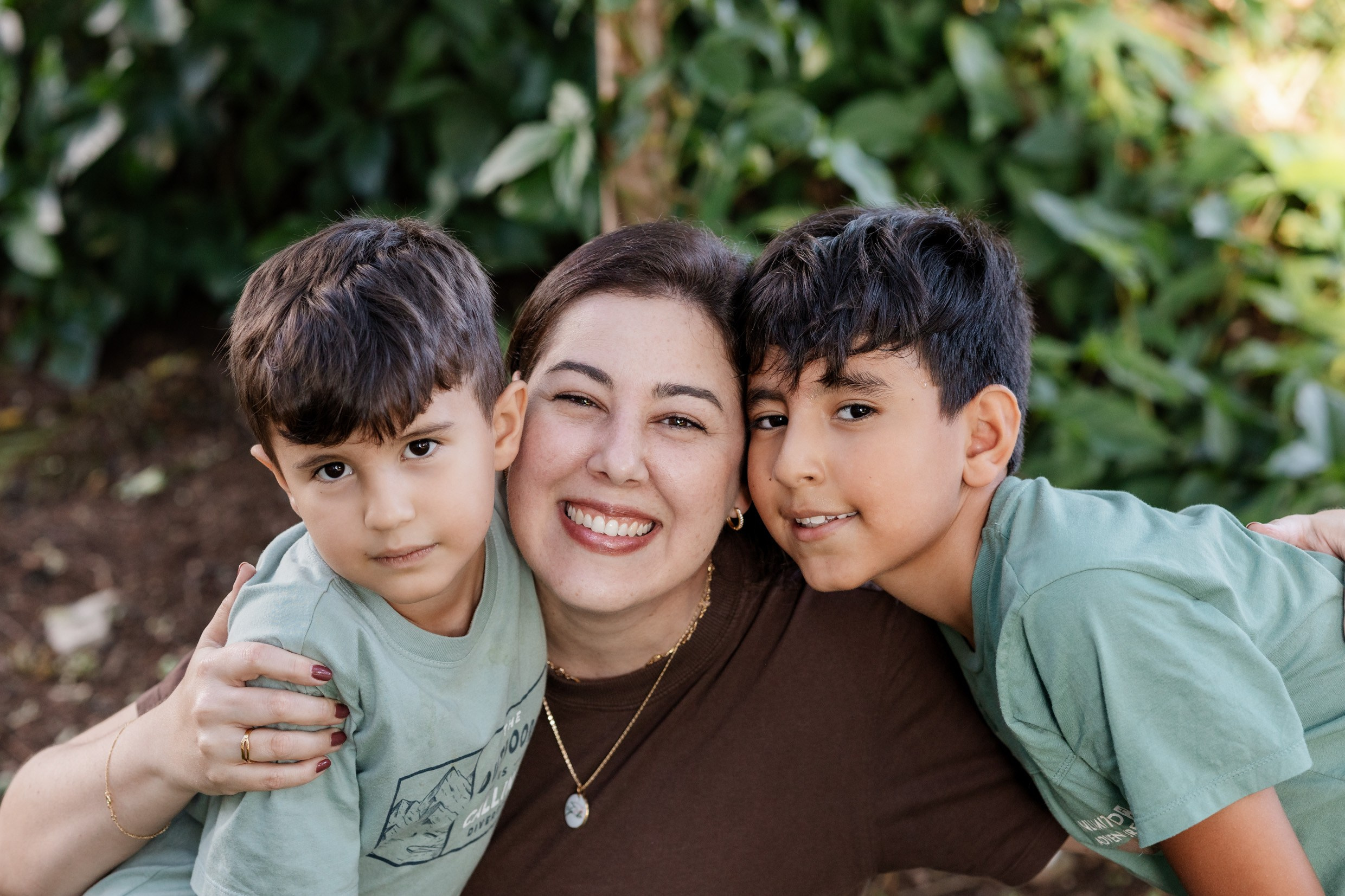 Ensaio mãe e filhos em Brasília • Asa Norte | Fotografia de Família. Fotógrafa em Brasília e Recife | Ensaios de família, gestante e festas infantis — Ize Fotografia