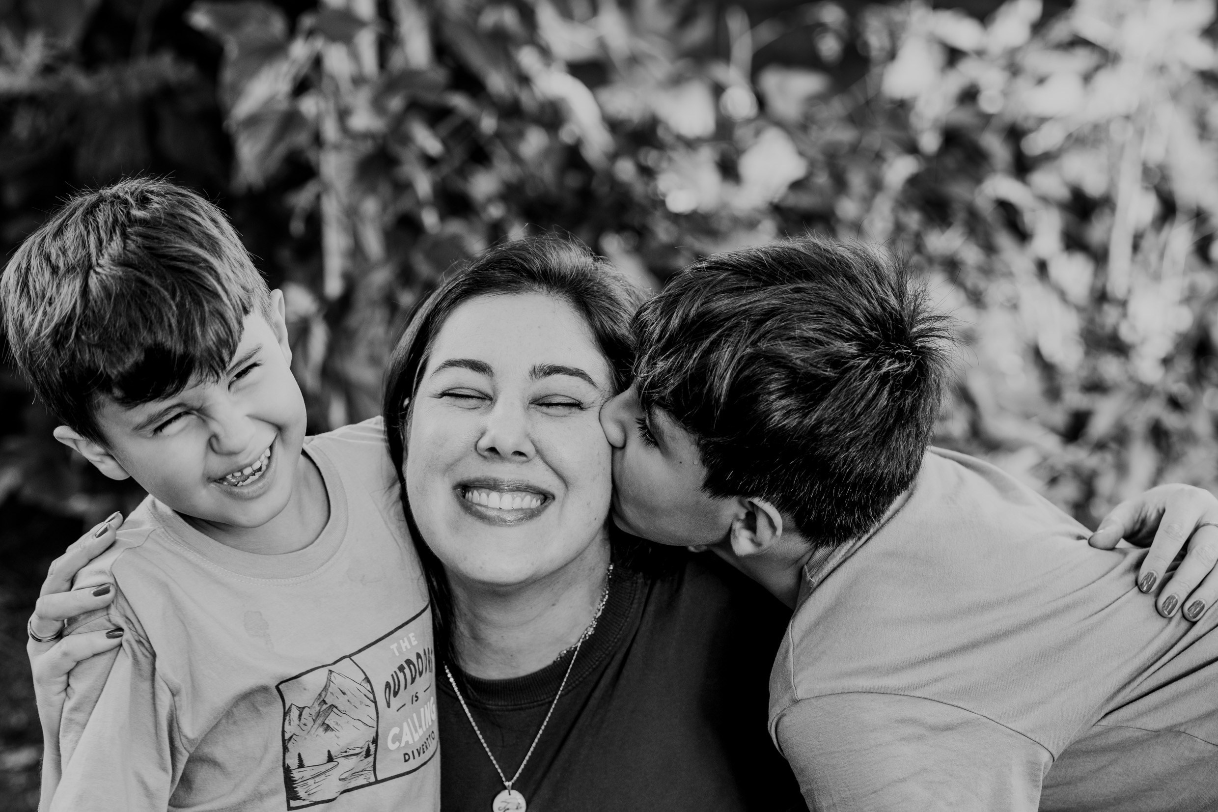 Ensaio mãe e filhos em Brasília • Asa Norte | Fotografia de Família. Fotógrafa em Brasília e Recife | Ensaios de família, gestante e festas infantis — Ize Fotografia