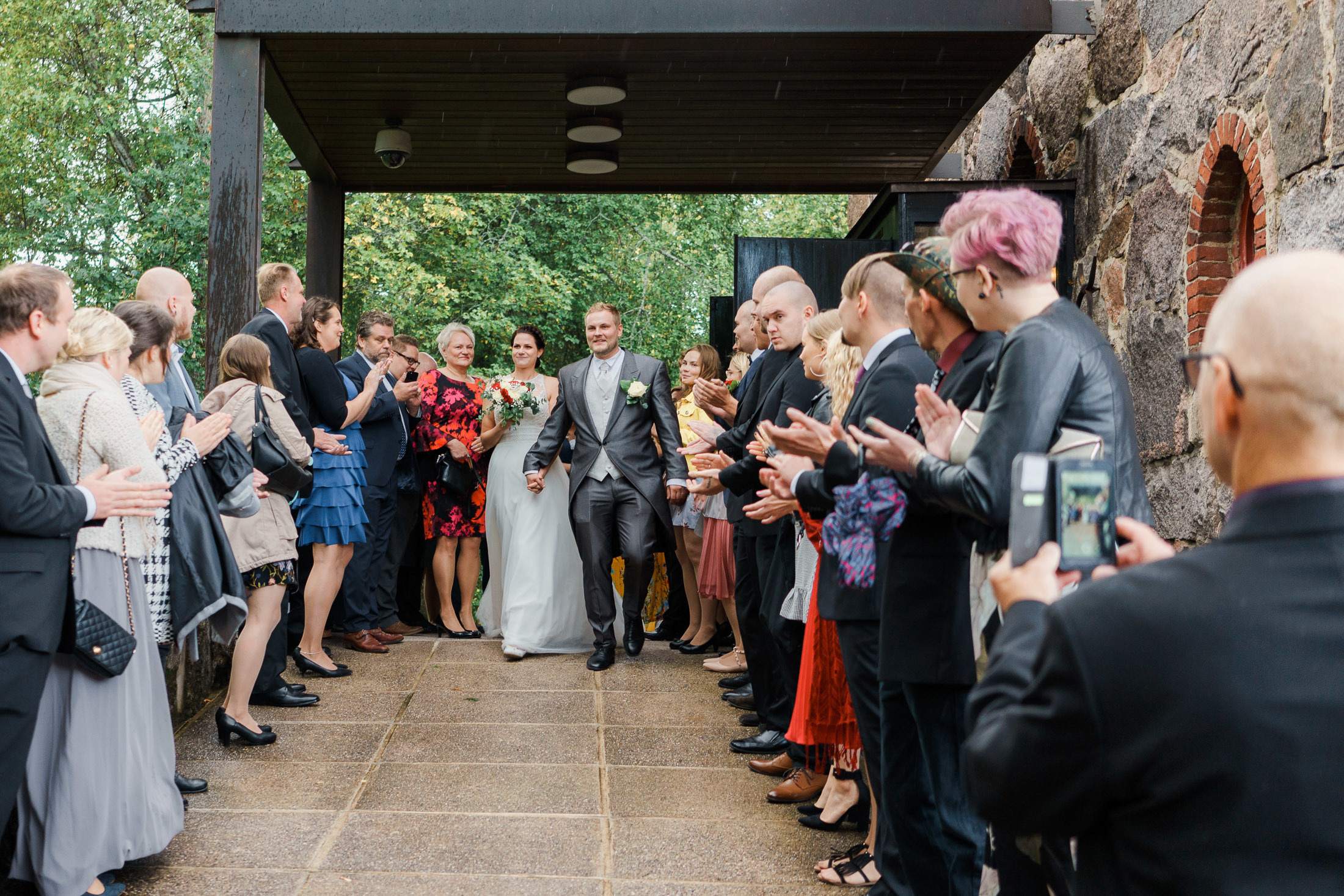 Hääkivaaja Helsingissä, vihkikuvaus Puotilan kappeli