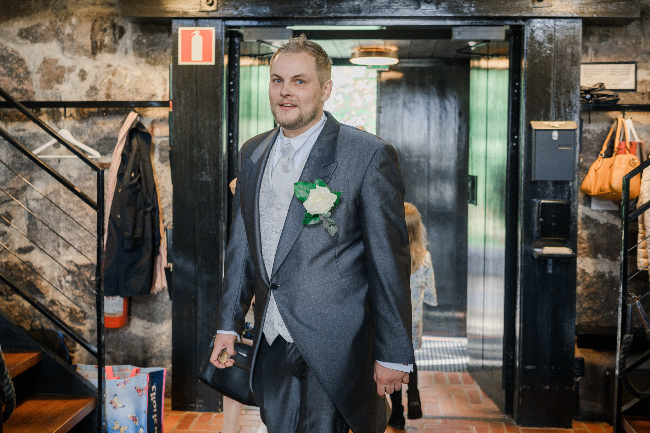 Hääkivaaja Helsingissä, vihkikuvaus Puotilan kappeli