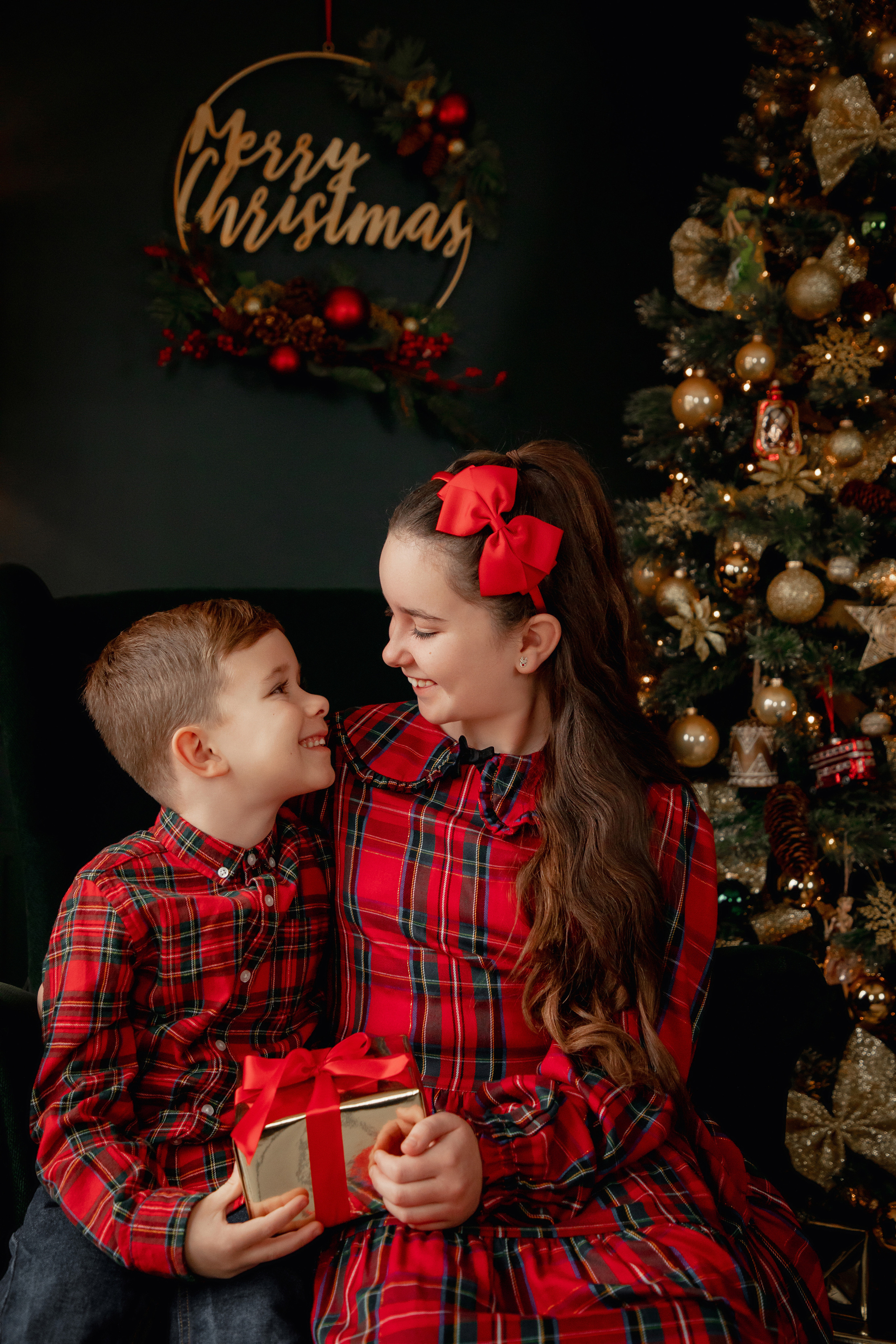 Teddie & Olivia Christmas 2023. PORTRAIT|FAMILY|CHILDREN|BRAND PHOTOGRAPHER UK, CAMBRIDGESHIRE