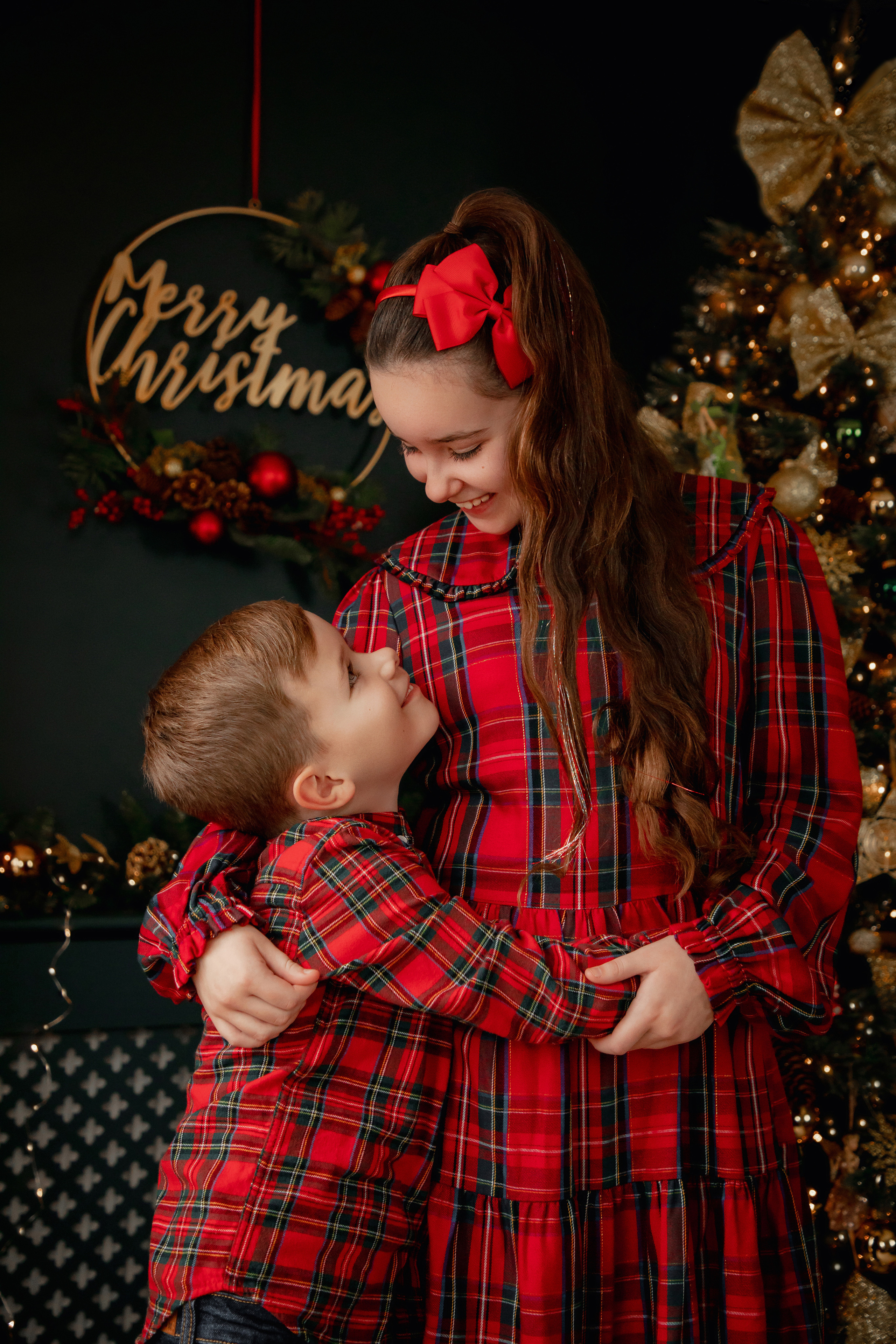 Teddie & Olivia Christmas 2023. PORTRAIT|FAMILY|CHILDREN|BRAND PHOTOGRAPHER UK, CAMBRIDGESHIRE