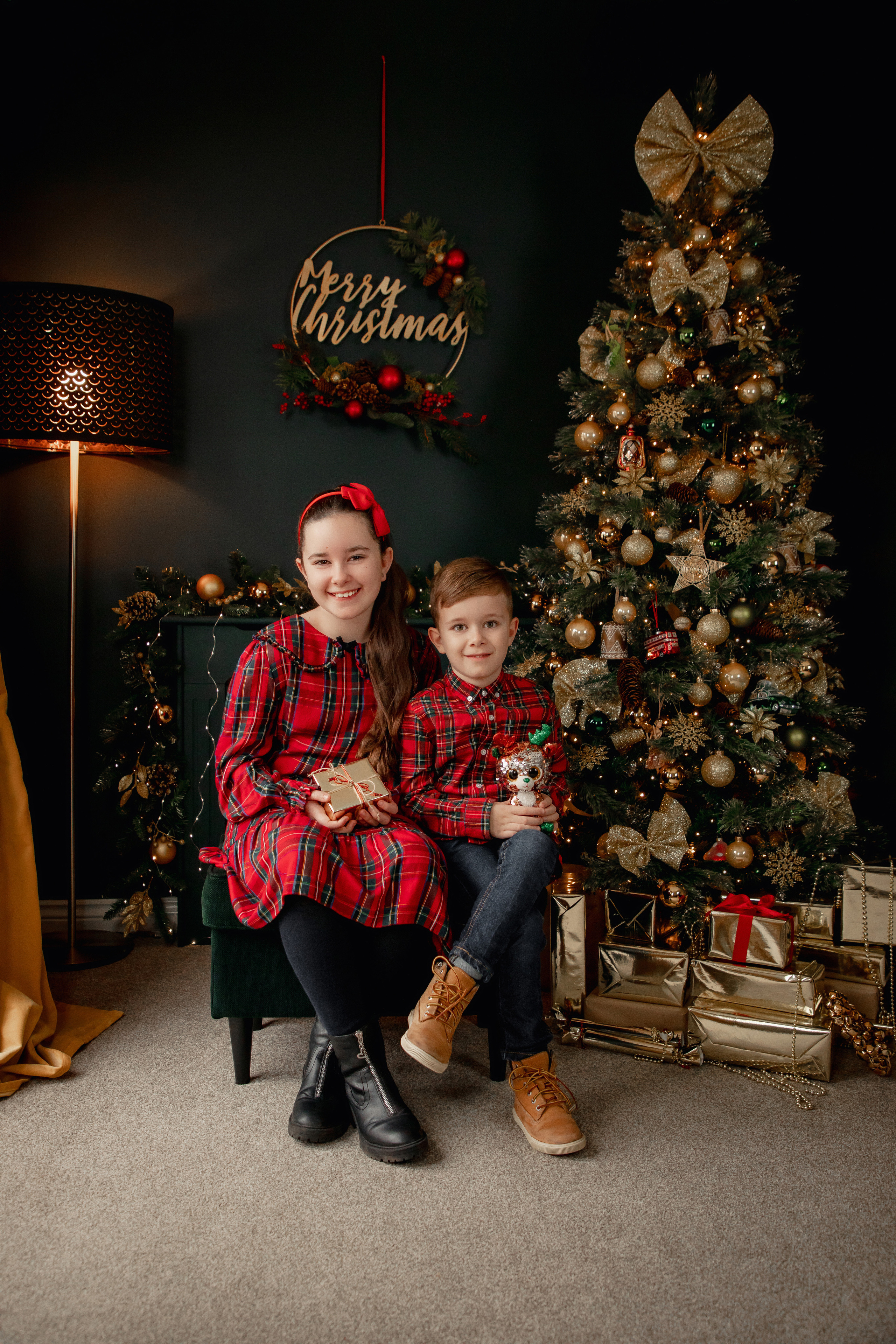 Teddie & Olivia Christmas 2023. PORTRAIT|FAMILY|CHILDREN|BRAND PHOTOGRAPHER UK, CAMBRIDGESHIRE