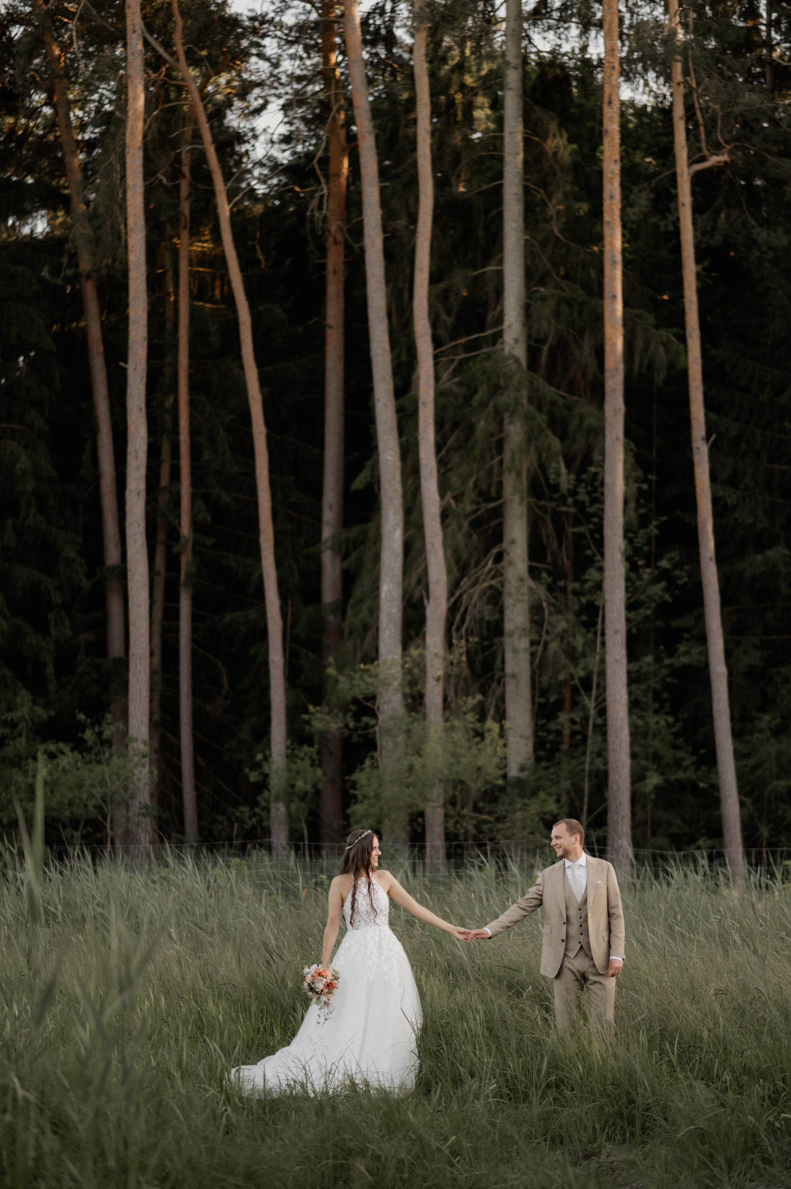 Sommer, Liebe & zwei wunderschöne Kleider: Gartenhochzeit in Gunzenhausen. Photographer in Ansbach for Couples, Weddings and After Wedding