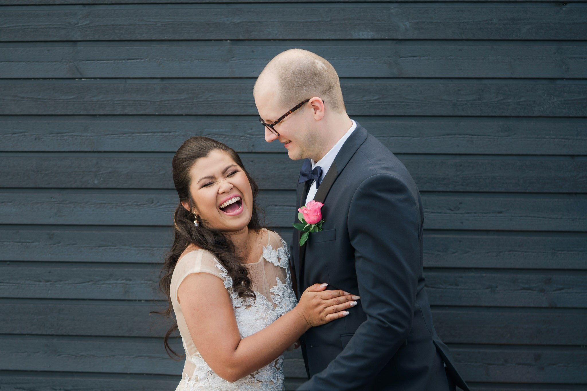 Häävalokuvaaja Helsingissä – Studiohappymoment | Romanttisia hetkiä