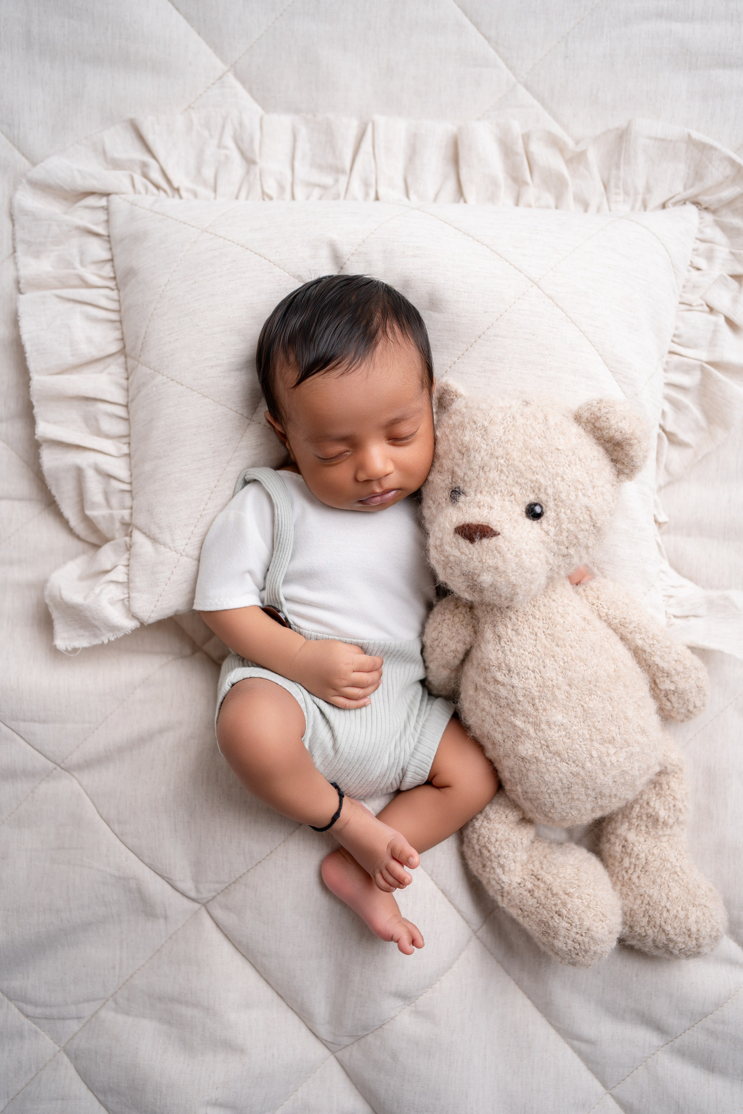 Neugeborenenfotos in Berlin – Studio oder bei Ihnen zu Hause