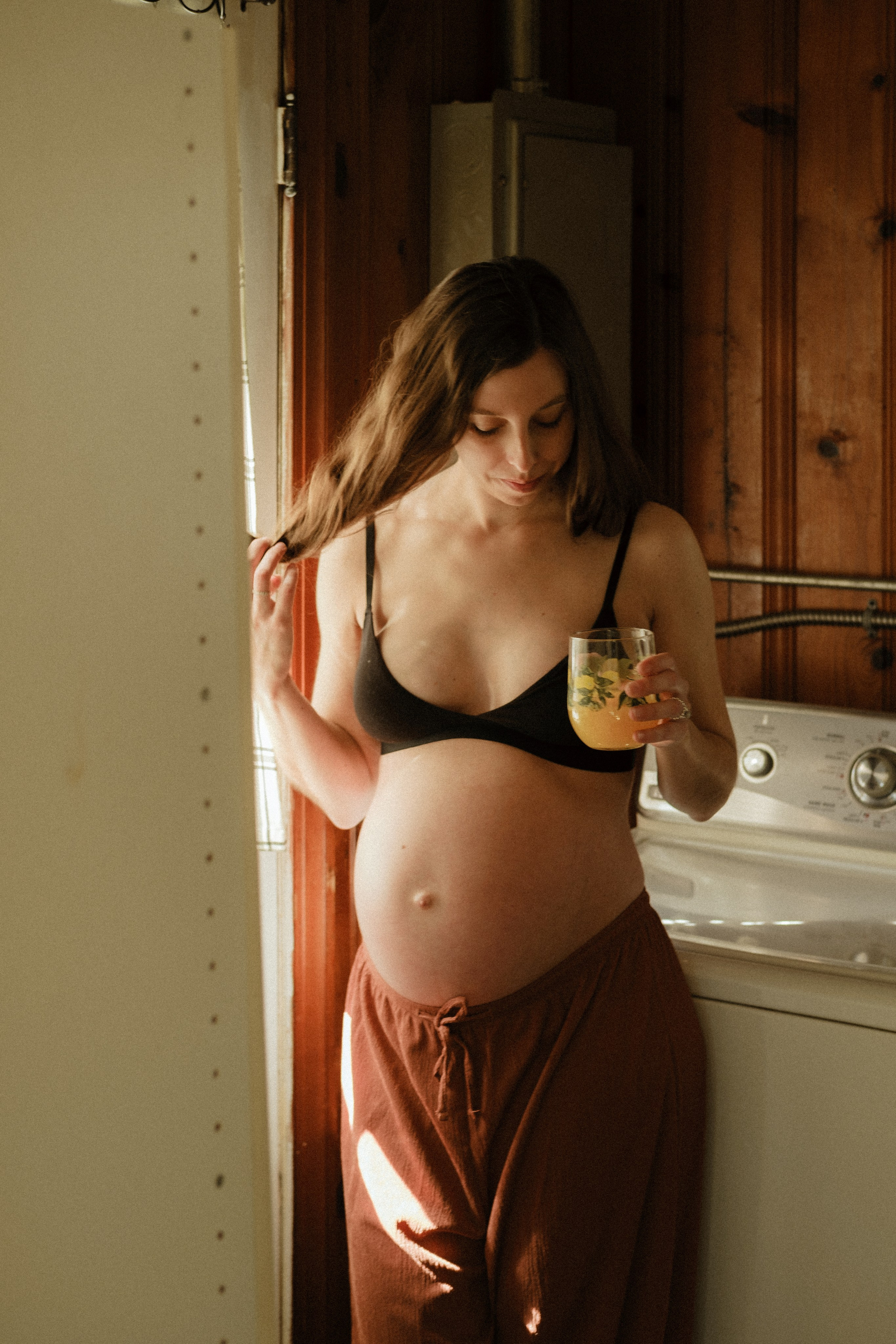 Maternity Photography Portfolio | Artistically capturing pregnancy in Richmond, VA. Family Photographer Richmond VA | Anna Dobrovolskaia