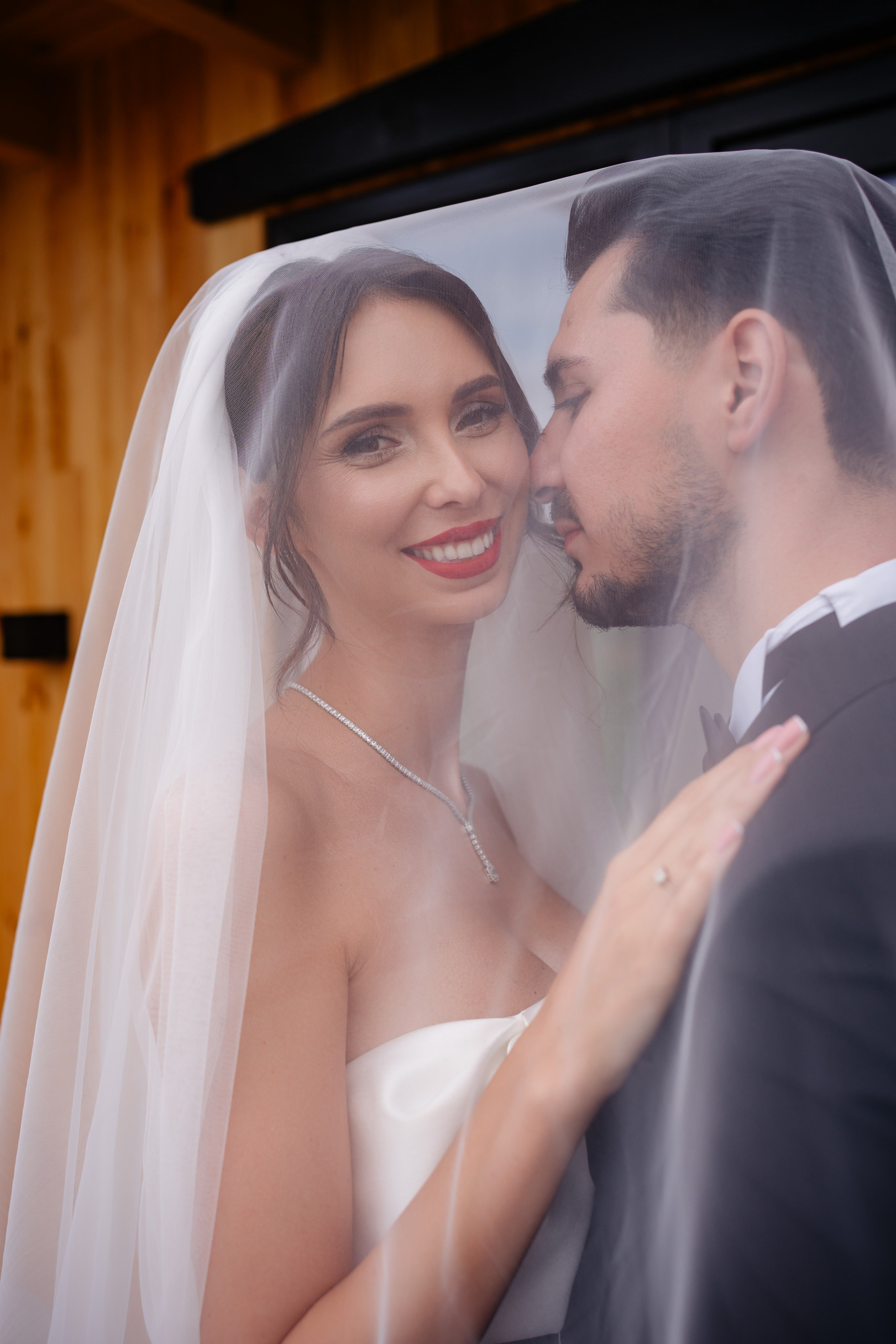 Povestea de nuntă a lui Anca și Dragoș în Bacău | Fotografie de Eveniment. Raw Studio. Fotograful tau de nunta!