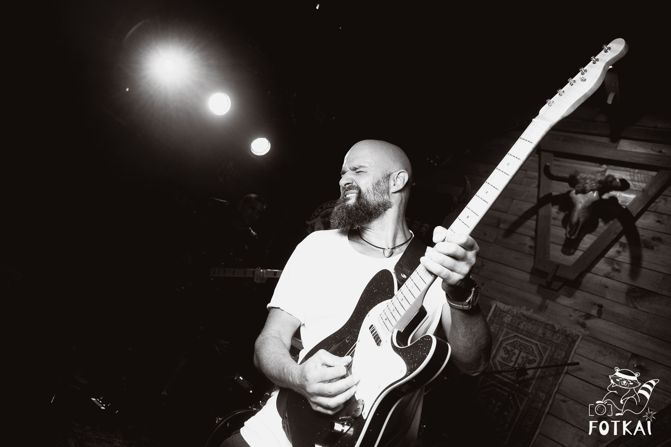 Boyan Hristov: Болгарский музыкант, превращающий эмоции в искусство | FOTKAI