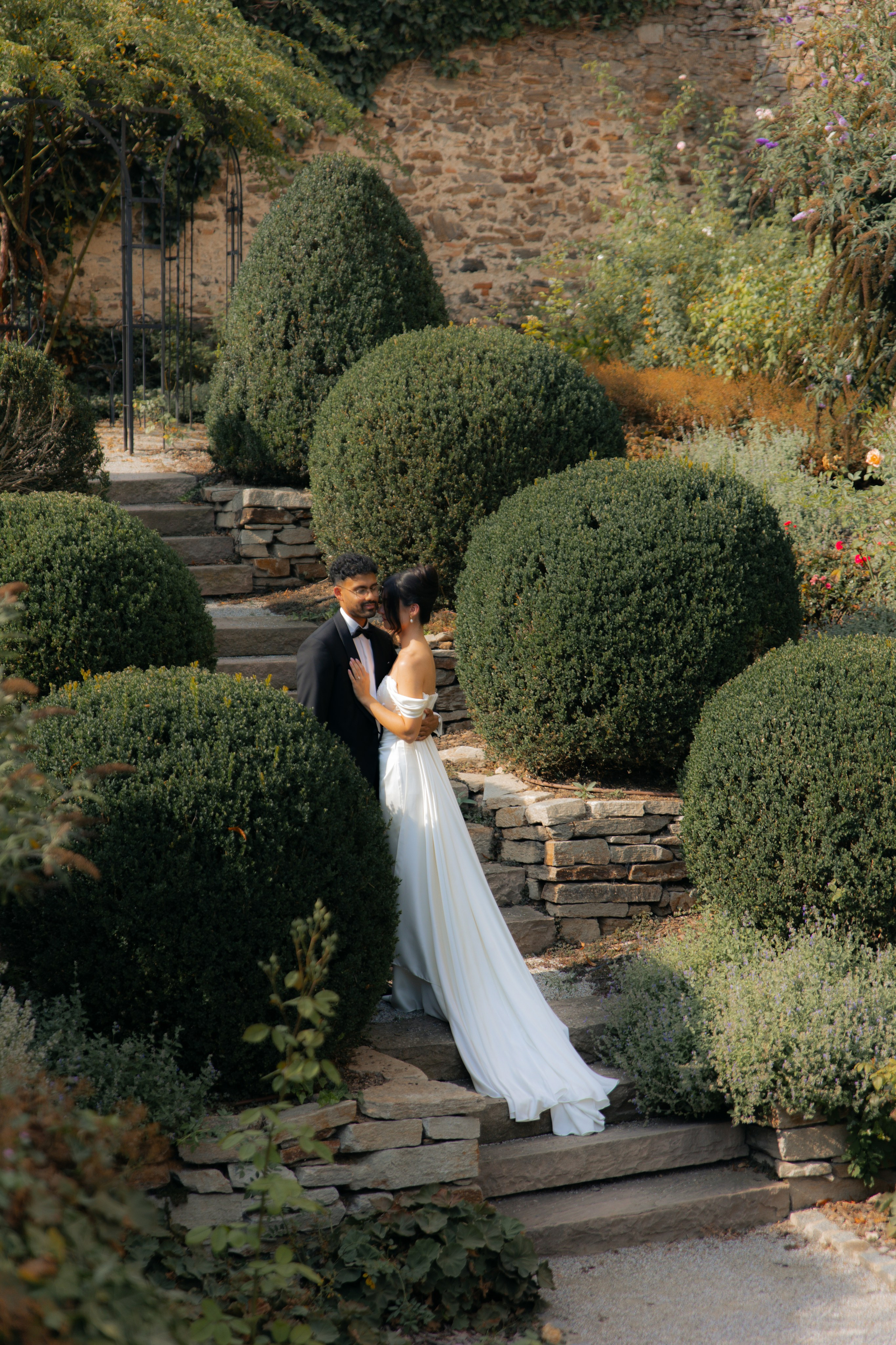 Elegant Castle Wedding in Austria | Alwin & Ruth’s Fairytale Celebration. Wedding photographer and videographer based in Timisoara, Romania