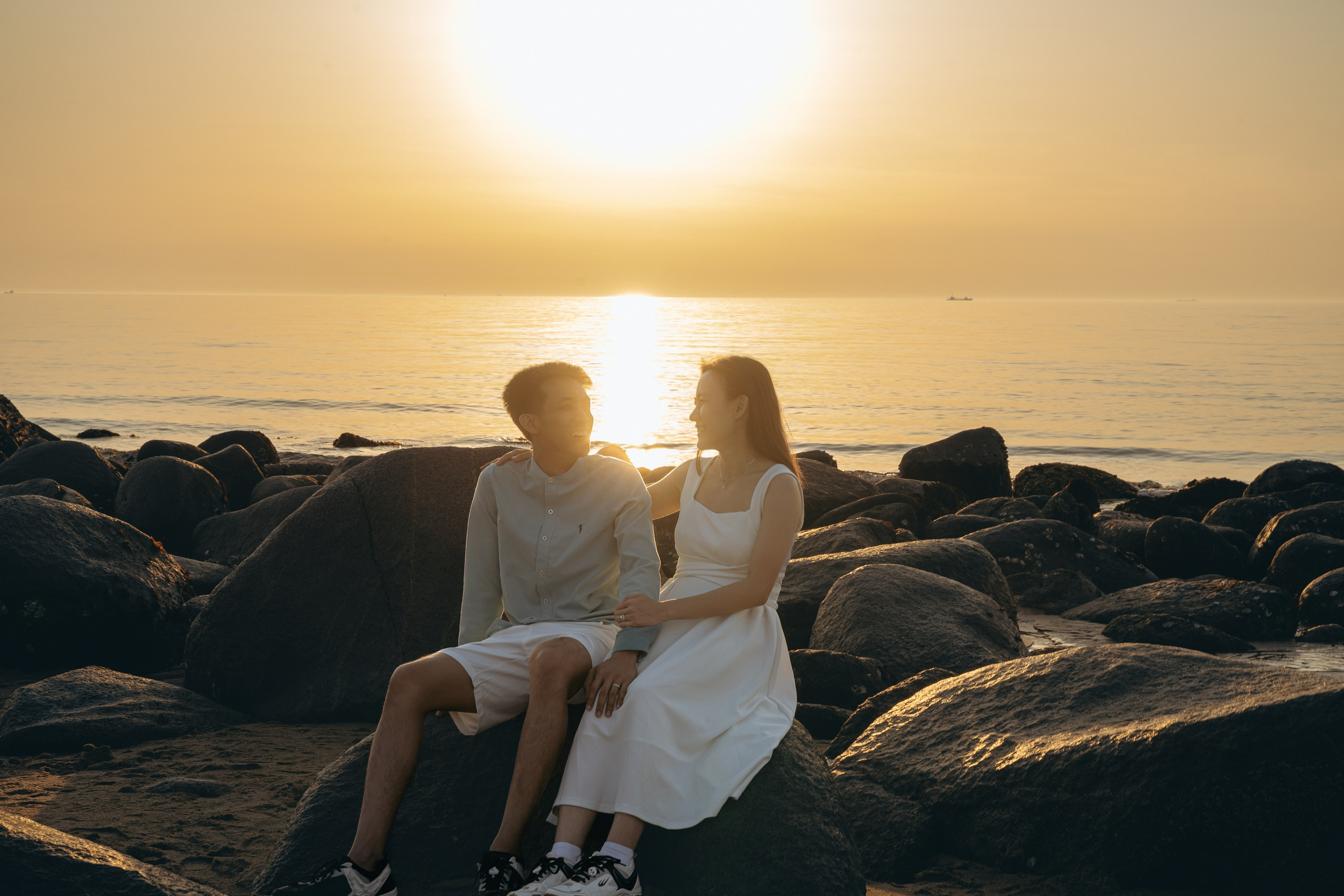 Fukuoka Couple Photoshoot: Roses, Totoro Forest & Sunset Love Story