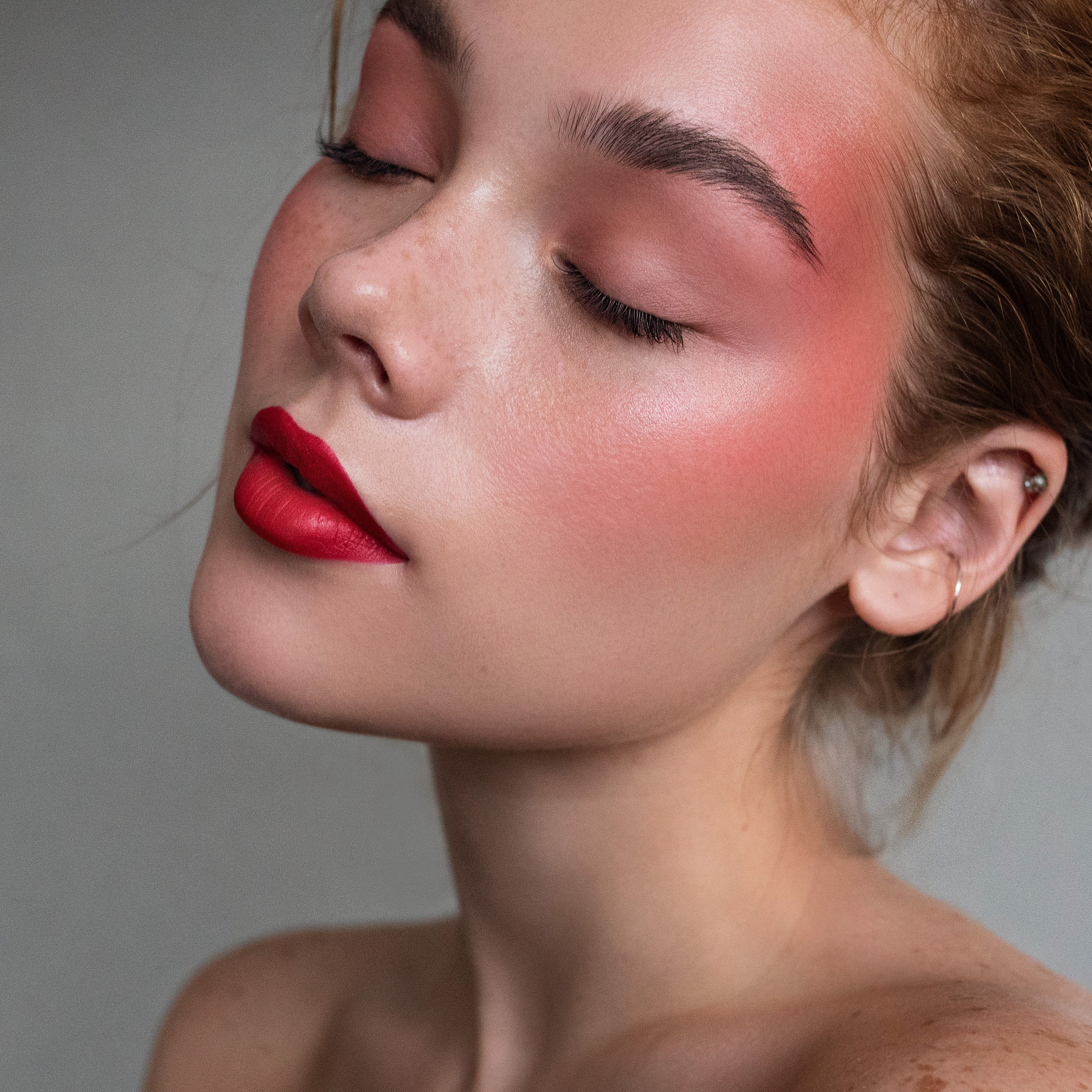 Makeup for photoshoot, engagement photos makeup, professional photosession hairstyling. Makeup artist and Hair stylist in London